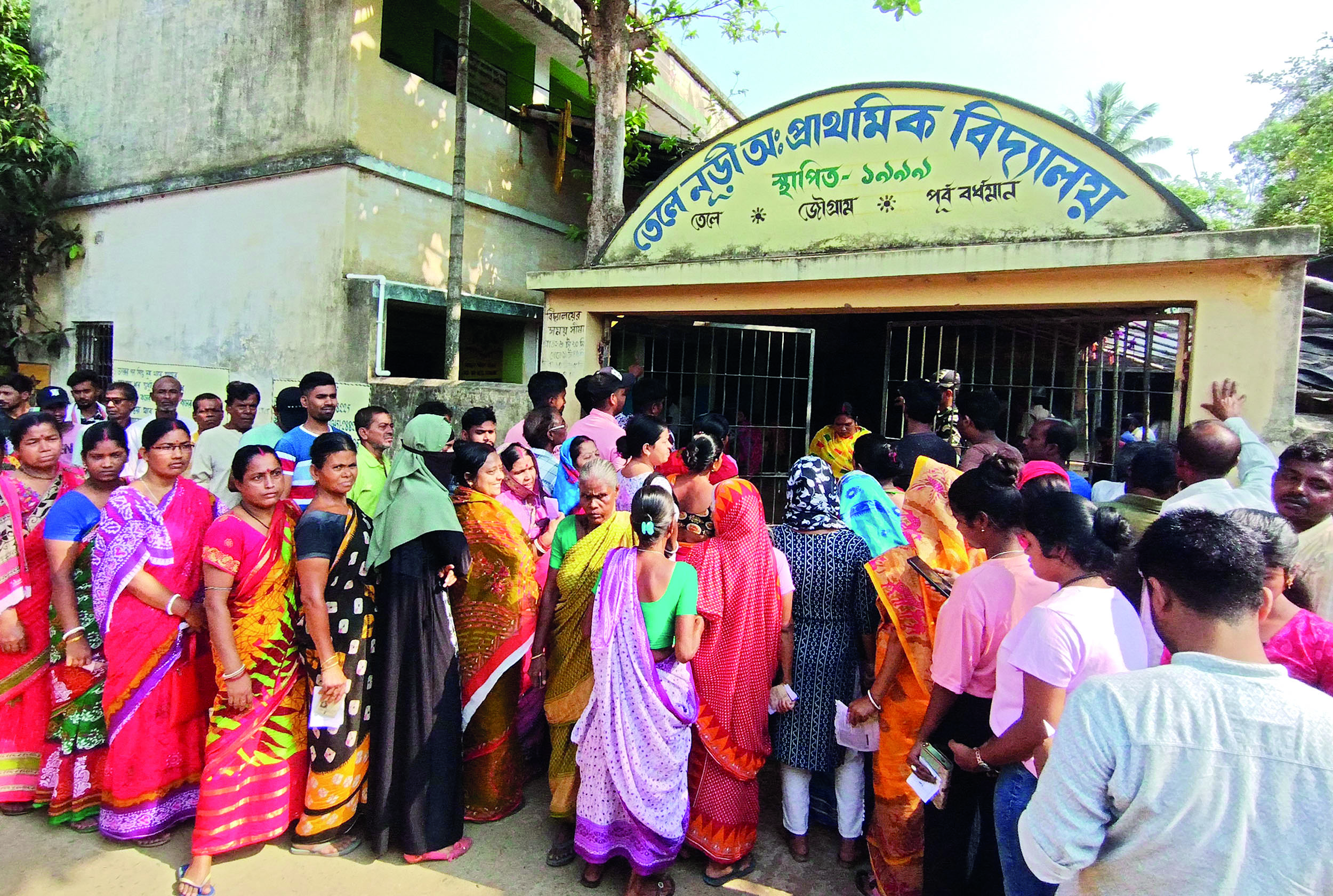 4th phase: Over 75% turnout till 5 pm