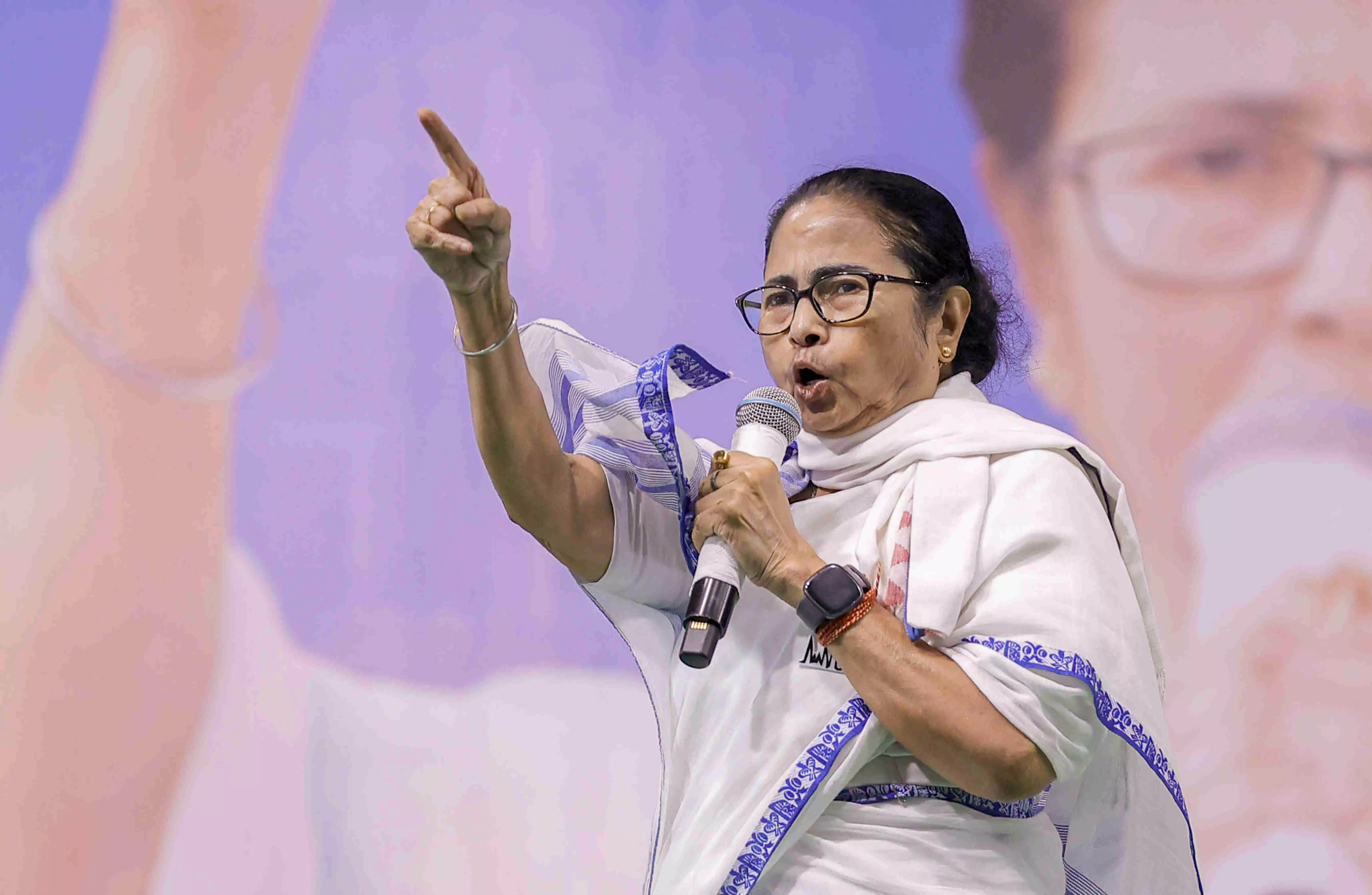 Dont play with self-respect and dignity of Bengals women, Mamata tells Modi Dont play with self-respect and dignity of Bengals women, Mamata tells Modi