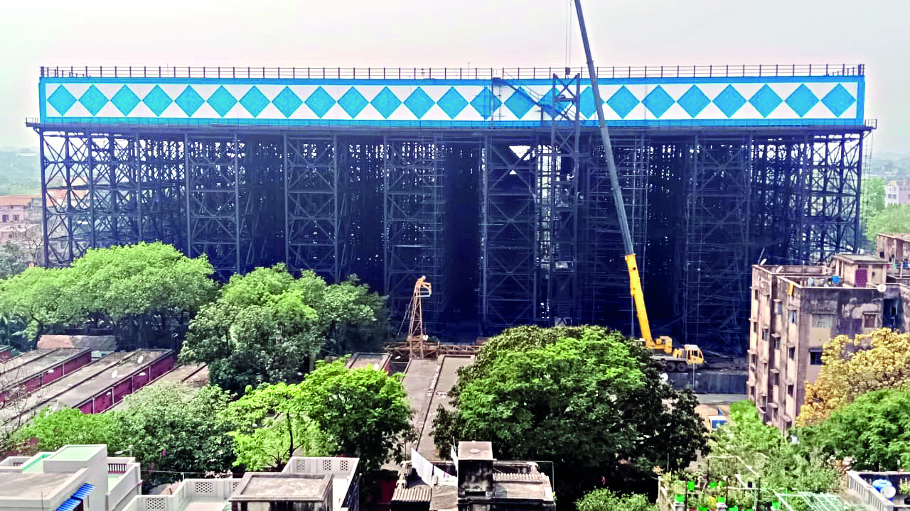 Kolkata’s iconic Tala Tank dons city’s blue & white colour theme, sheds off burnt red hue