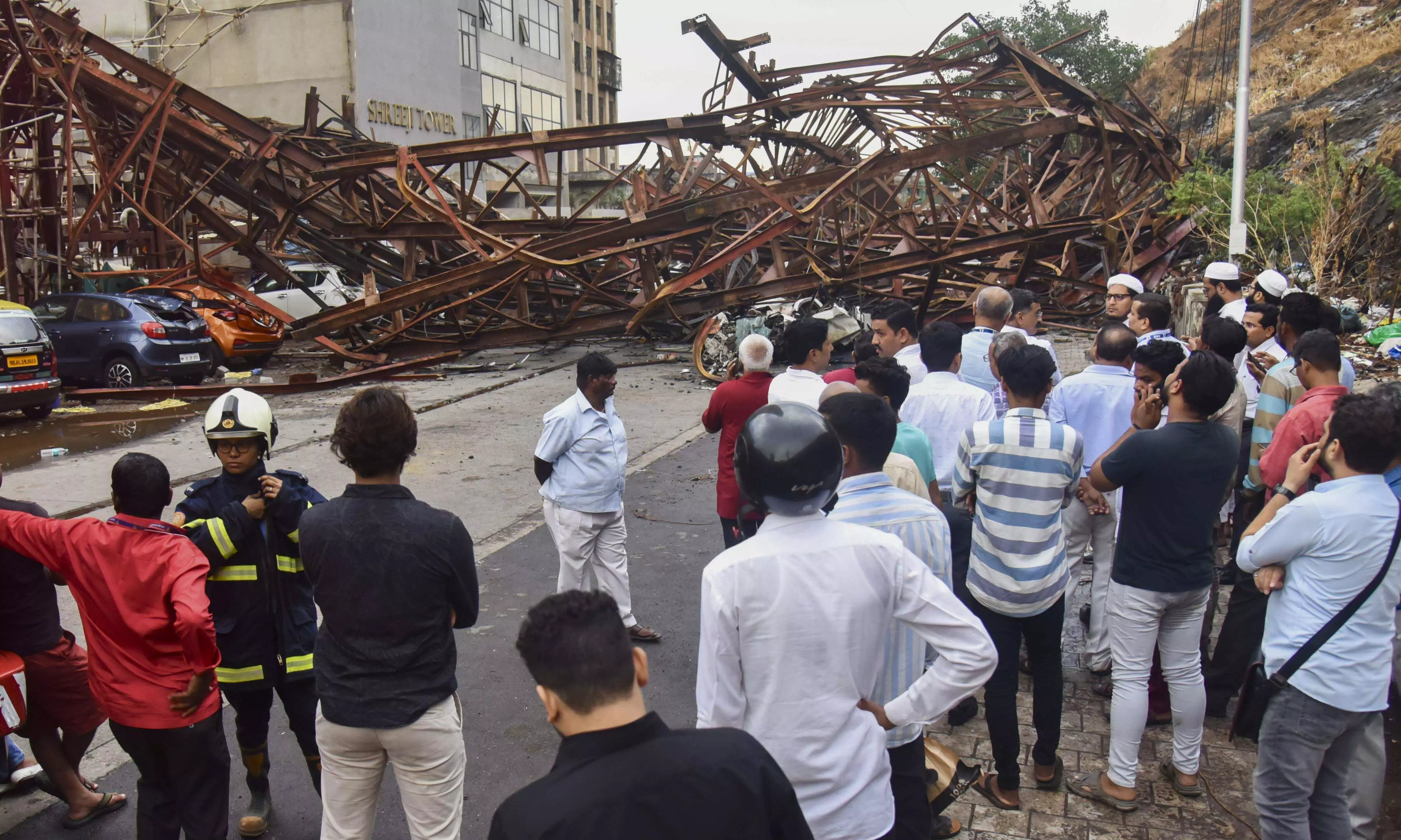 BMC to remove remaining hoardings on GRP land after billboard collapse