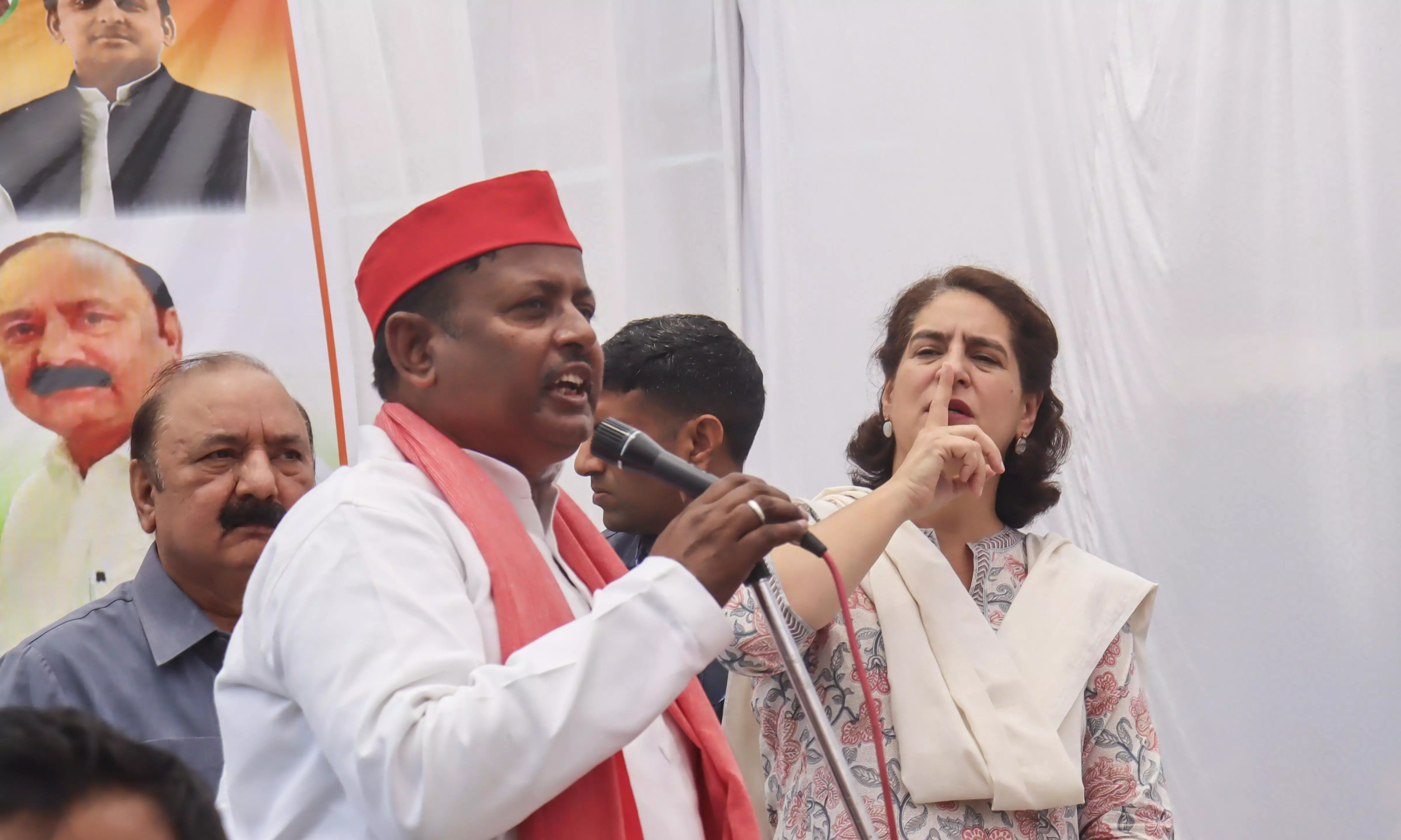 SPs red caps boost Congress chances in Amethi, Rae Bareli