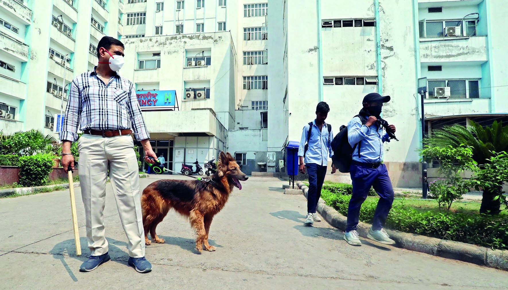 Bomb threats via email target 7 Delhi hospitals & Tihar Jail Bomb threats via email target 7 Delhi hospitals & Tihar Jail