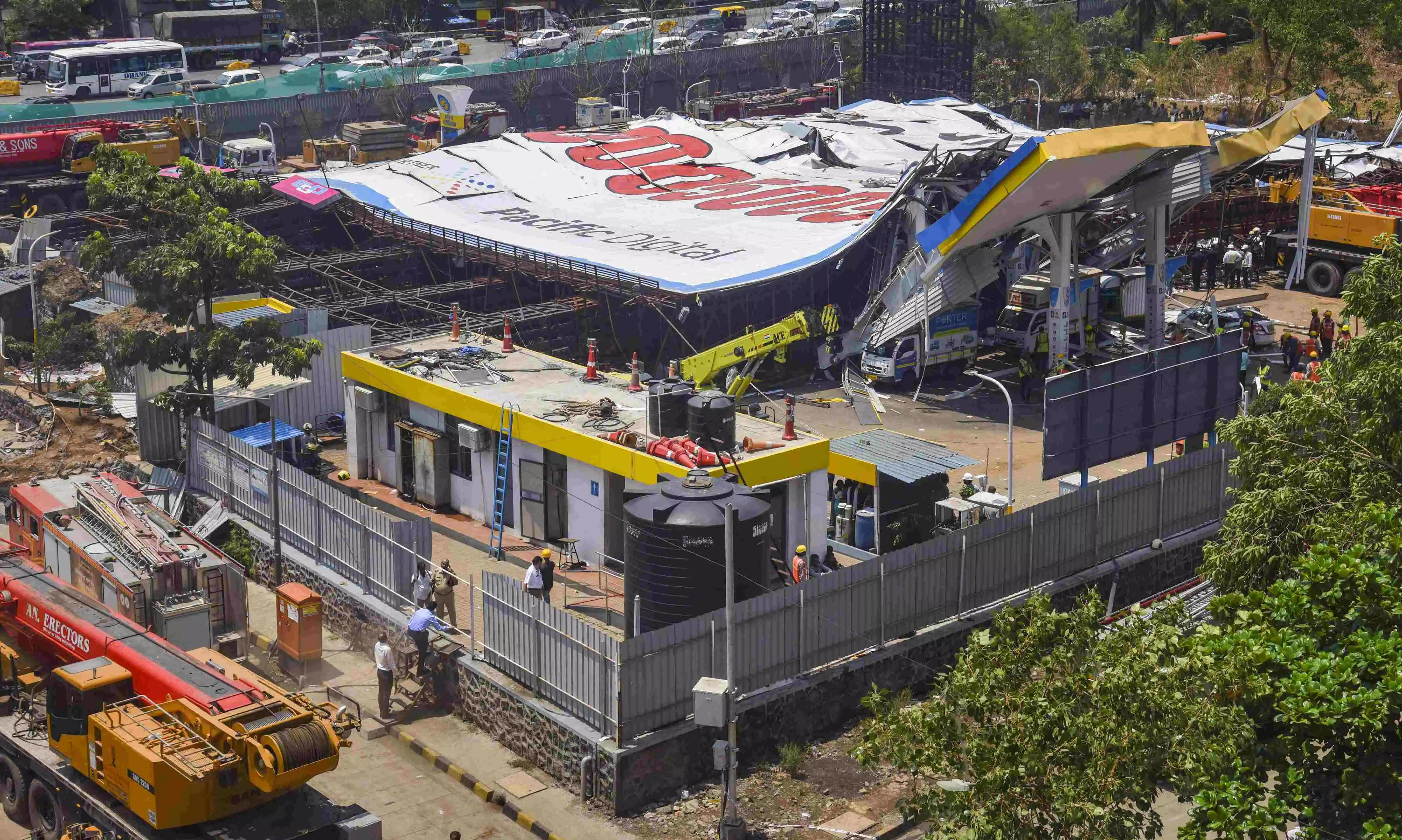 Finding survivors in hoarding collapse unlikely: NDRF Finding survivors in hoarding collapse unlikely: NDRF