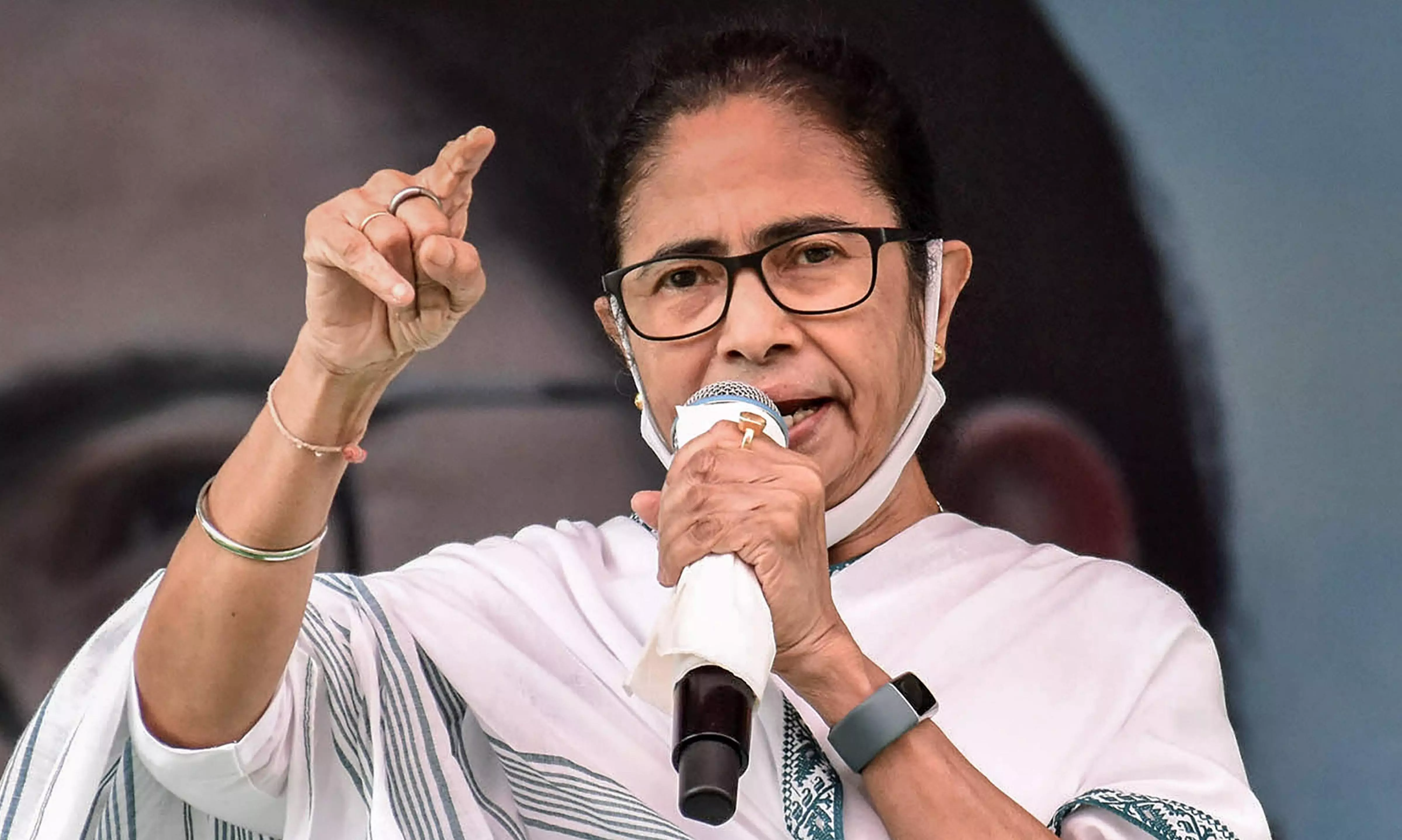 Election commission under Modis influence: Mamata Banerjee