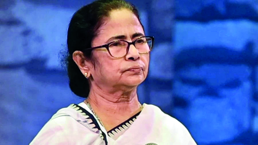 Investigation begins after poster  in Howrah threatening to   kill CM, Abhishek surfaces