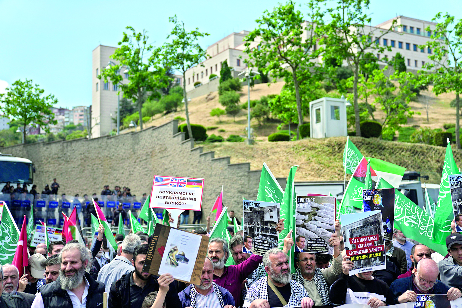 ‘First aid shipment has been driven across newly built pier into Gaza’ ‘First aid shipment has been driven across newly built pier into Gaza’