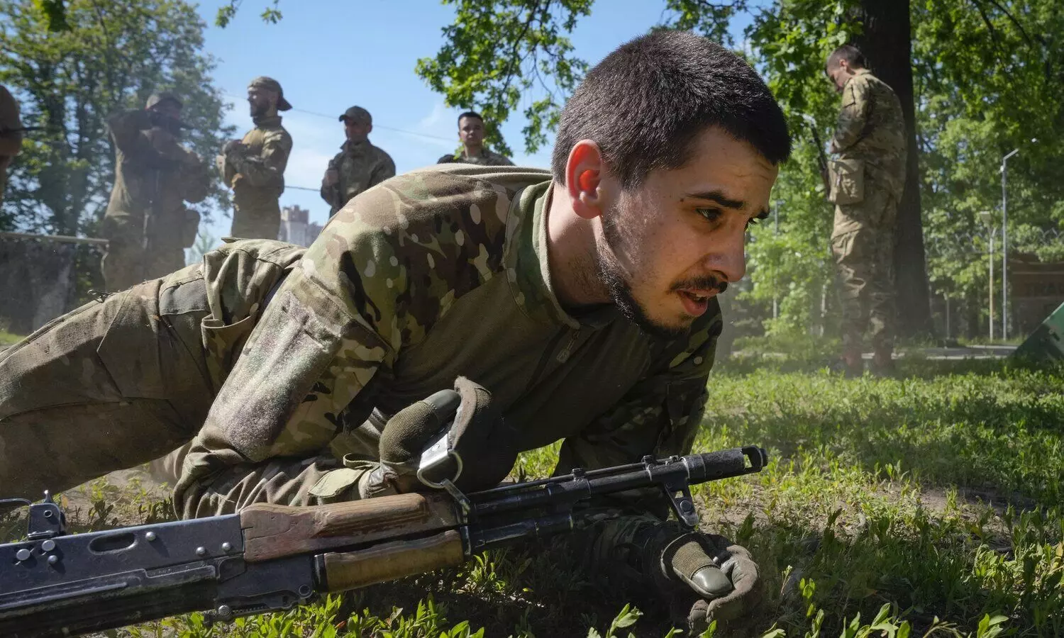 Ukraine and Russia exchange drone attacks while Russia continues its push in the east