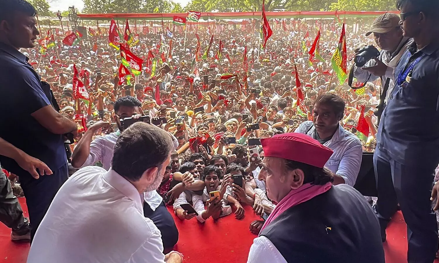 UP: Rahul, Akhilesh leave stage without addressing rally amid stampede-like situation