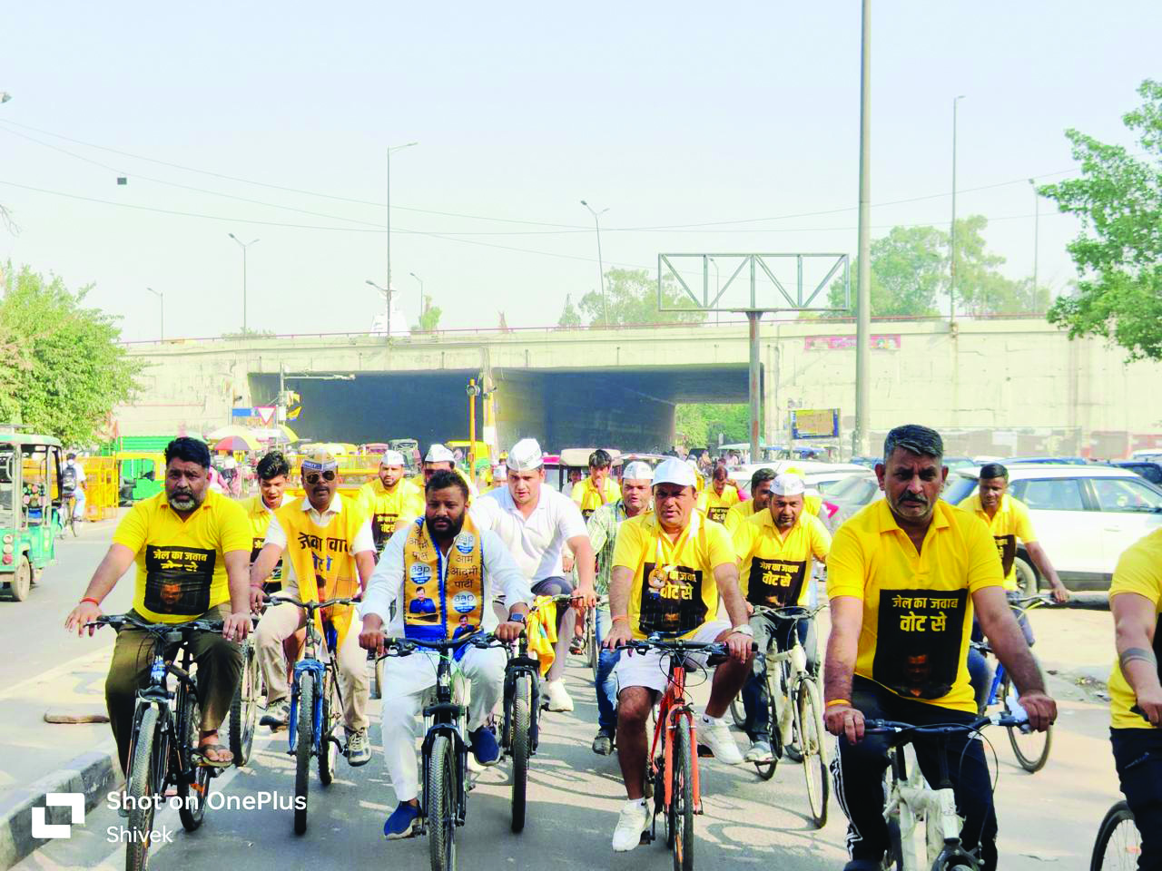 ‘Jail Ka Jawab Vote Se’: AAP takes out cycle rally in E Delhi