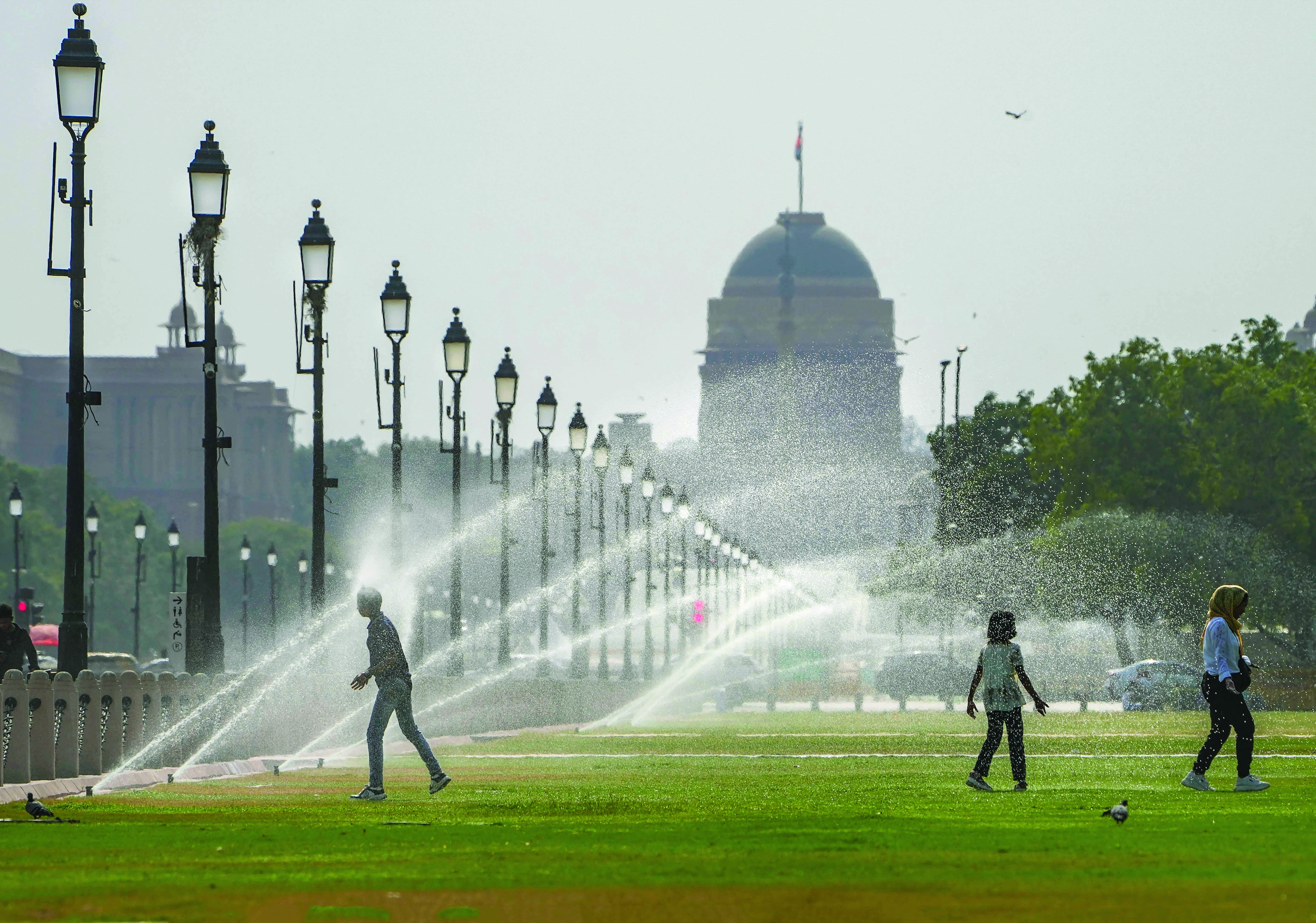 Severe heatwave alert for Delhi as temp hits 44.4 deg Celsius, IMD advises caution Severe heatwave alert for Delhi as temp hits 44.4 deg Celsius, IMD advises caution