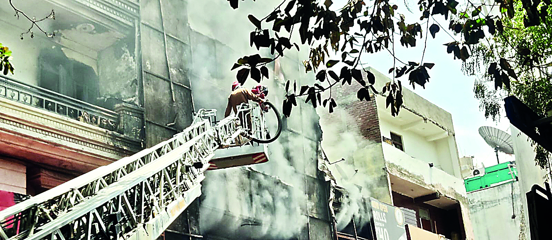 Fire breaks out in cloth store in Durgapuri