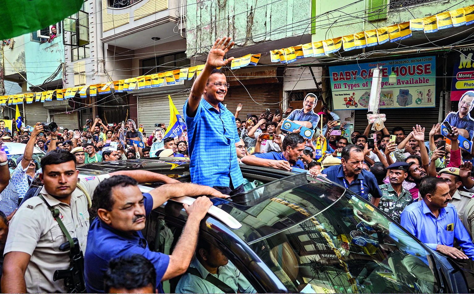 Kejriwal says ‘acche din aane waale hain, Modi ji jane waale hain’