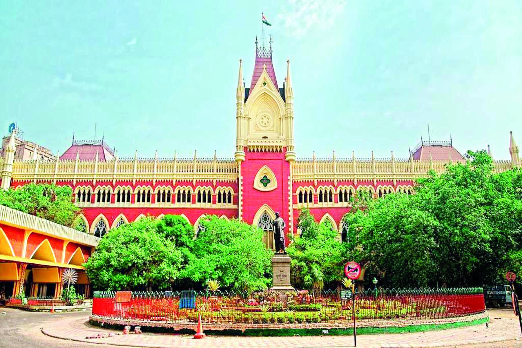 HC directs demolition of four party offices belonging to CPI(M) & BJP HC directs demolition of four party offices belonging to CPI(M) & BJP
