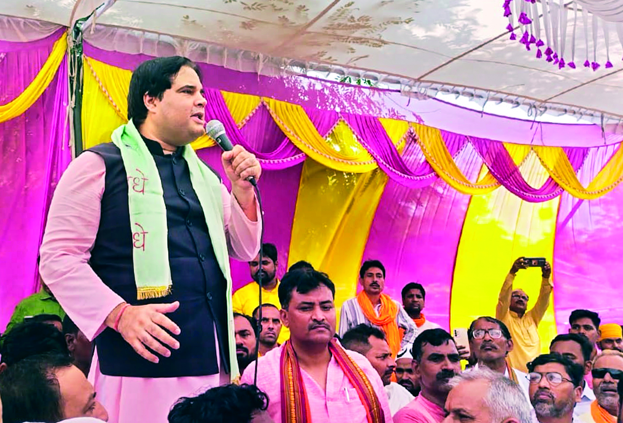 Varun Gandhi campaigns for ‘ma’ Maneka in Sultanpur, sidesteps BJP Varun Gandhi campaigns for ‘ma’ Maneka in Sultanpur, sidesteps BJP