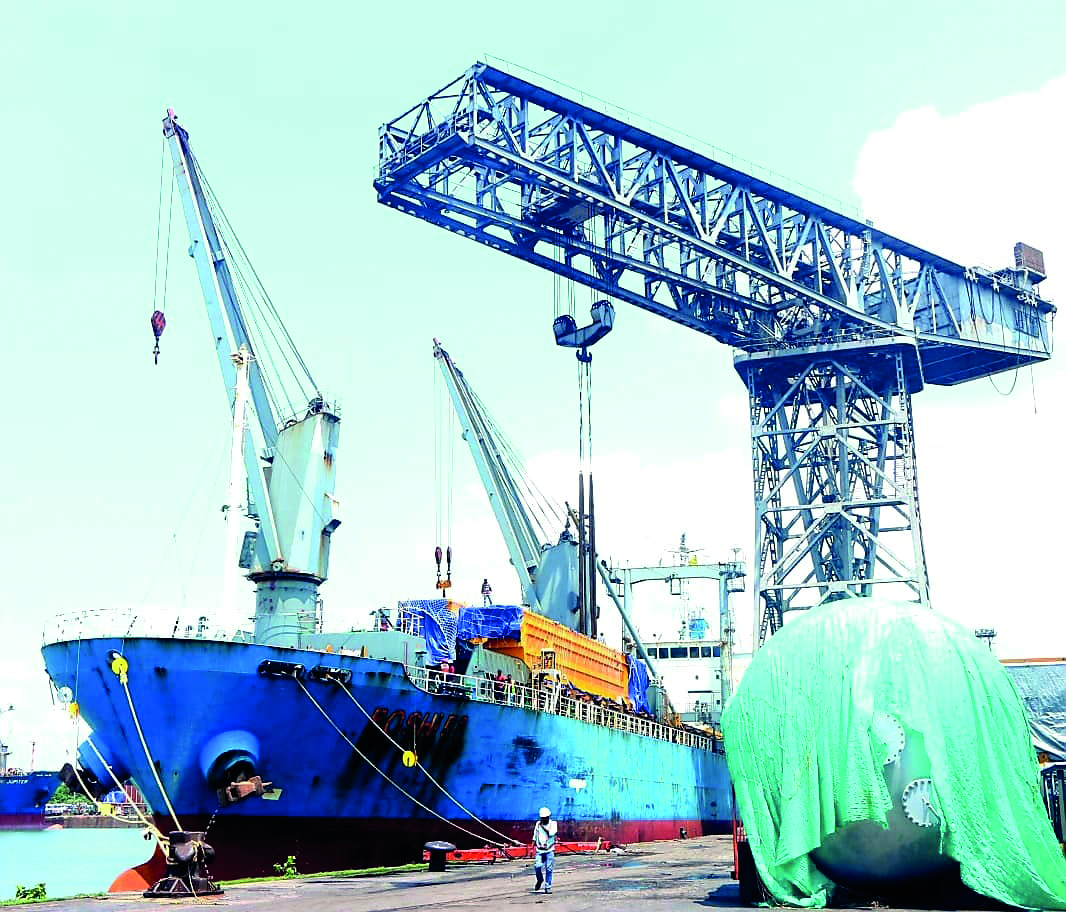 As many as 16 new Metro Rail coaches unloaded at Kolkata Port As many as 16 new Metro Rail coaches unloaded at Kolkata Port