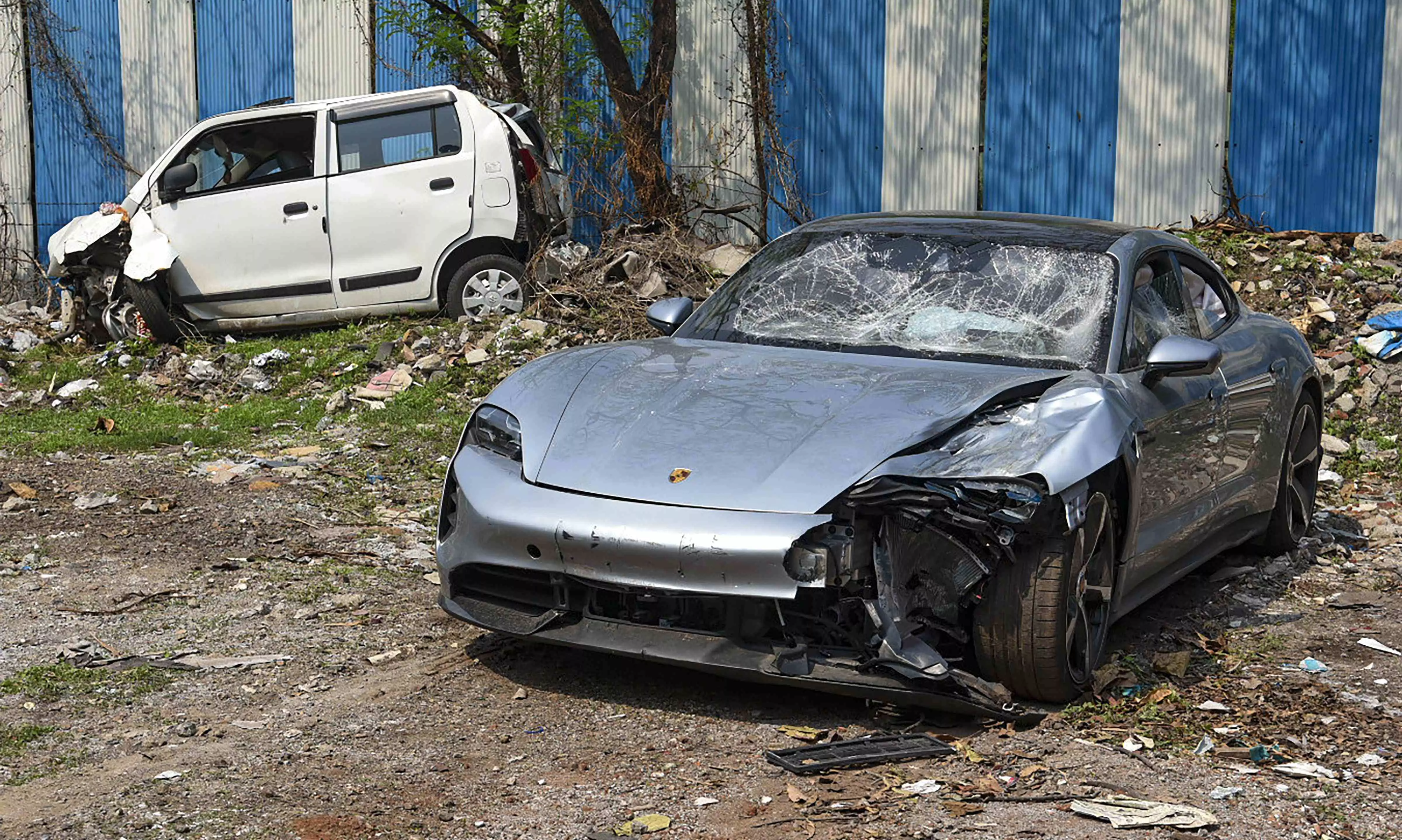 Pune car crash: Police arrest 2 doctors for altering juveniles blood sample Pune car crash: Police arrest 2 doctors for altering juveniles blood sample