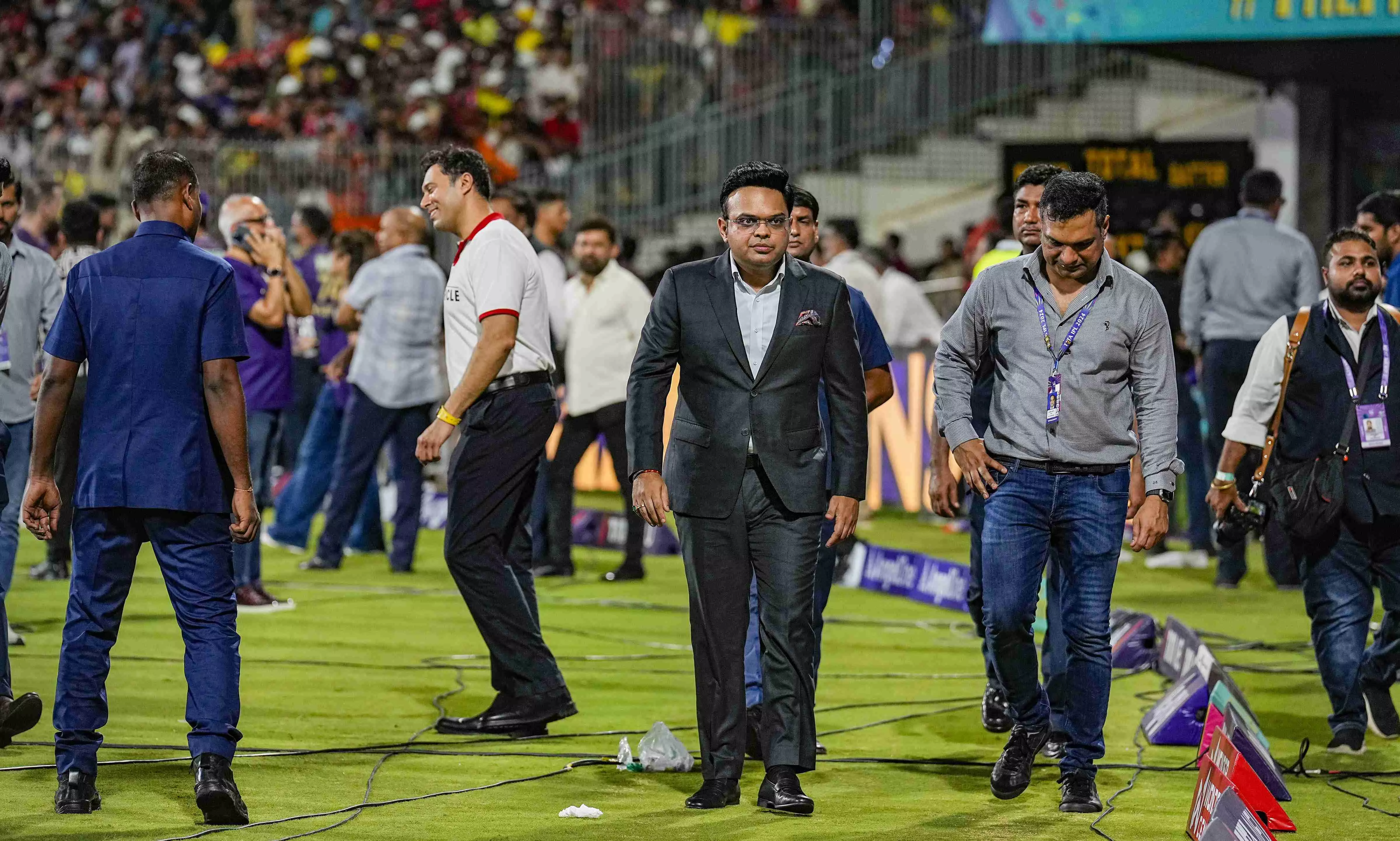 BCCI honors IPL groundsmen with cash rewards BCCI honors IPL groundsmen with cash rewards