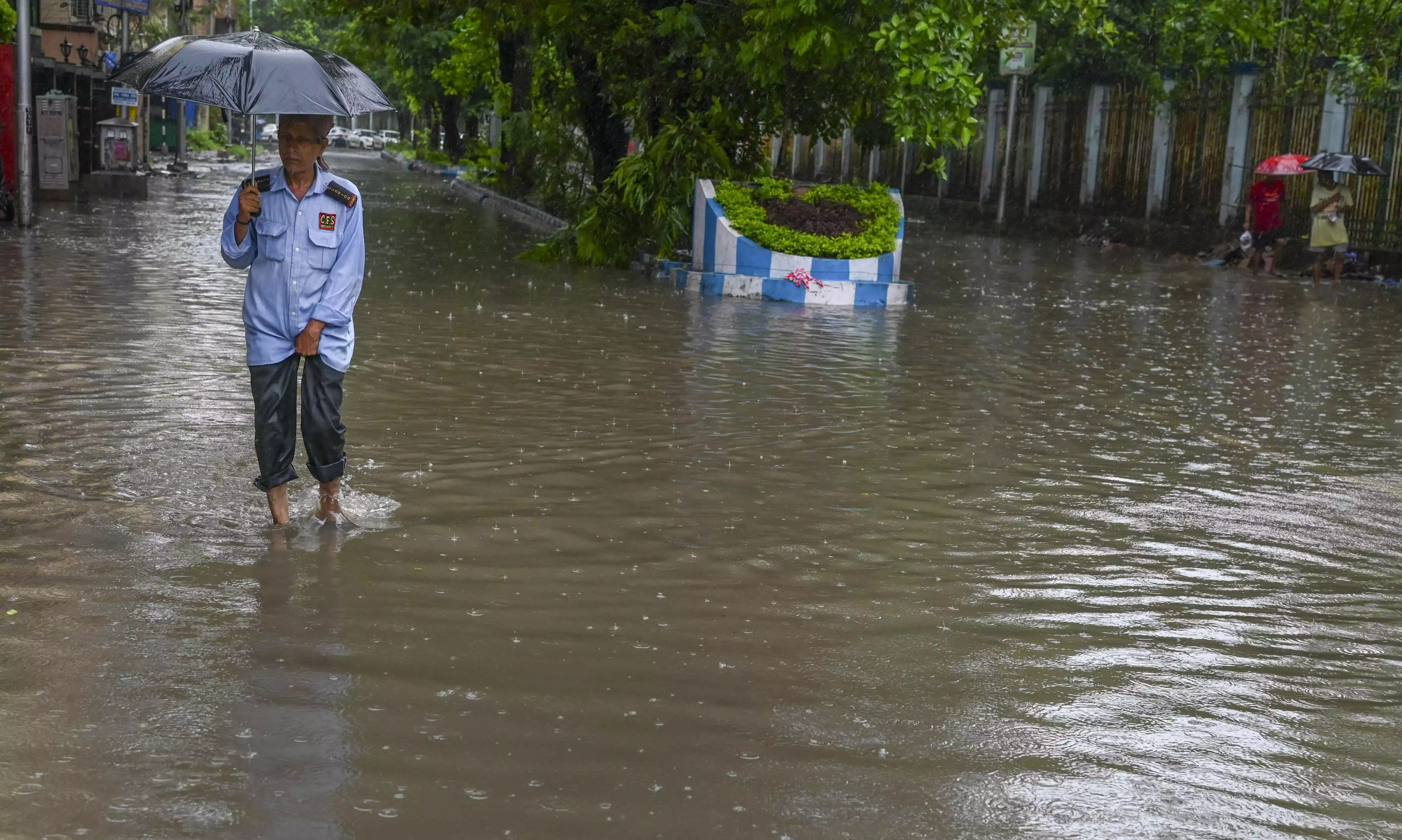 2 die as Cyclone Remal ravages parts of Bengal, heavy rain continue 2 die as Cyclone Remal ravages parts of Bengal, heavy rain continue