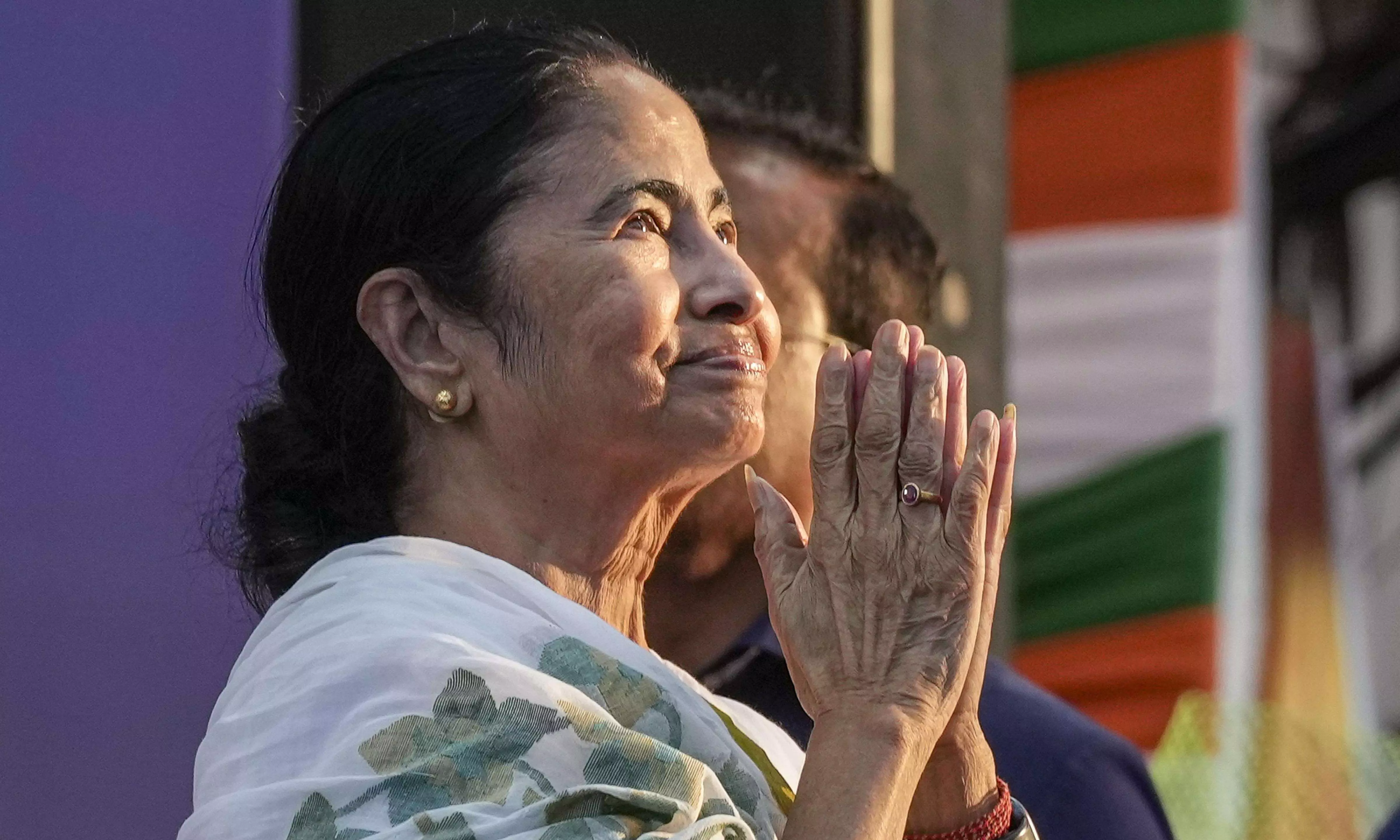 Mamata commends administration for cyclone Remal preparedness Mamata commends administration for cyclone Remal preparedness