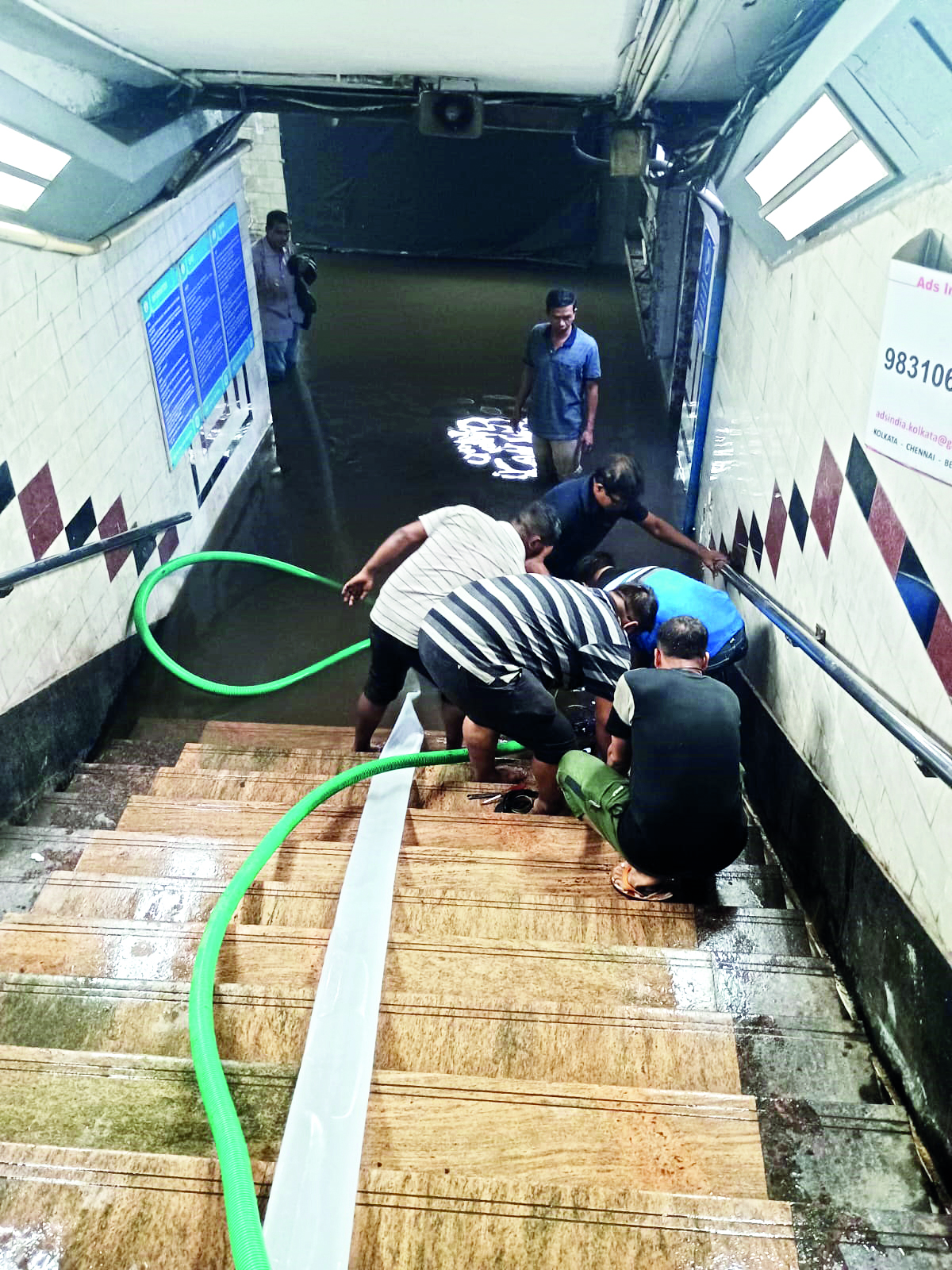 Metro services disrupted after tracks between Park Street & Esplanade Metro stn flooded Metro services disrupted after tracks between Park Street & Esplanade Metro stn flooded