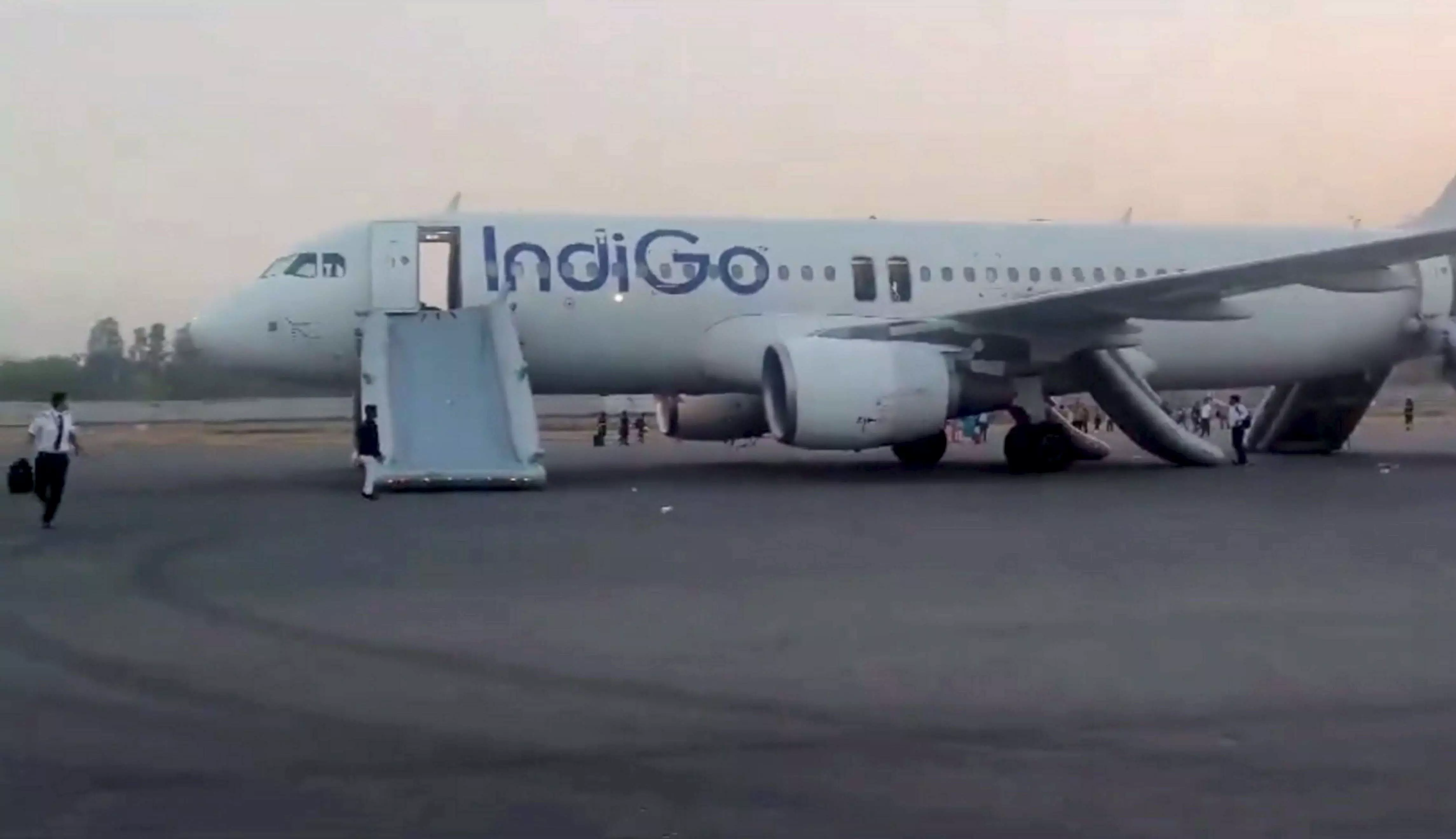 Bomb scare on Varanasi-bound flight at Delhi airport turns out hoax Bomb scare on Varanasi-bound flight at Delhi airport turns out hoax