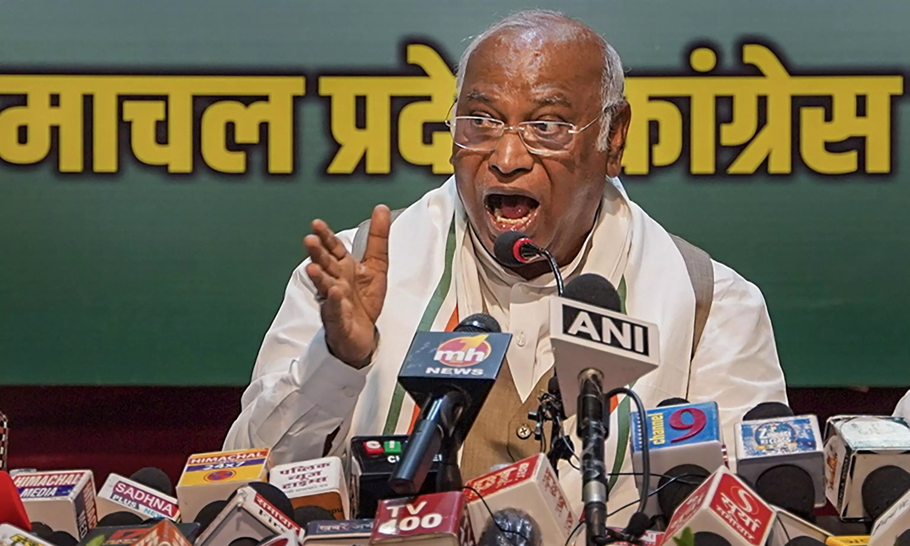 Kharge slams BJPs 400 paar claim, calls it bakwas