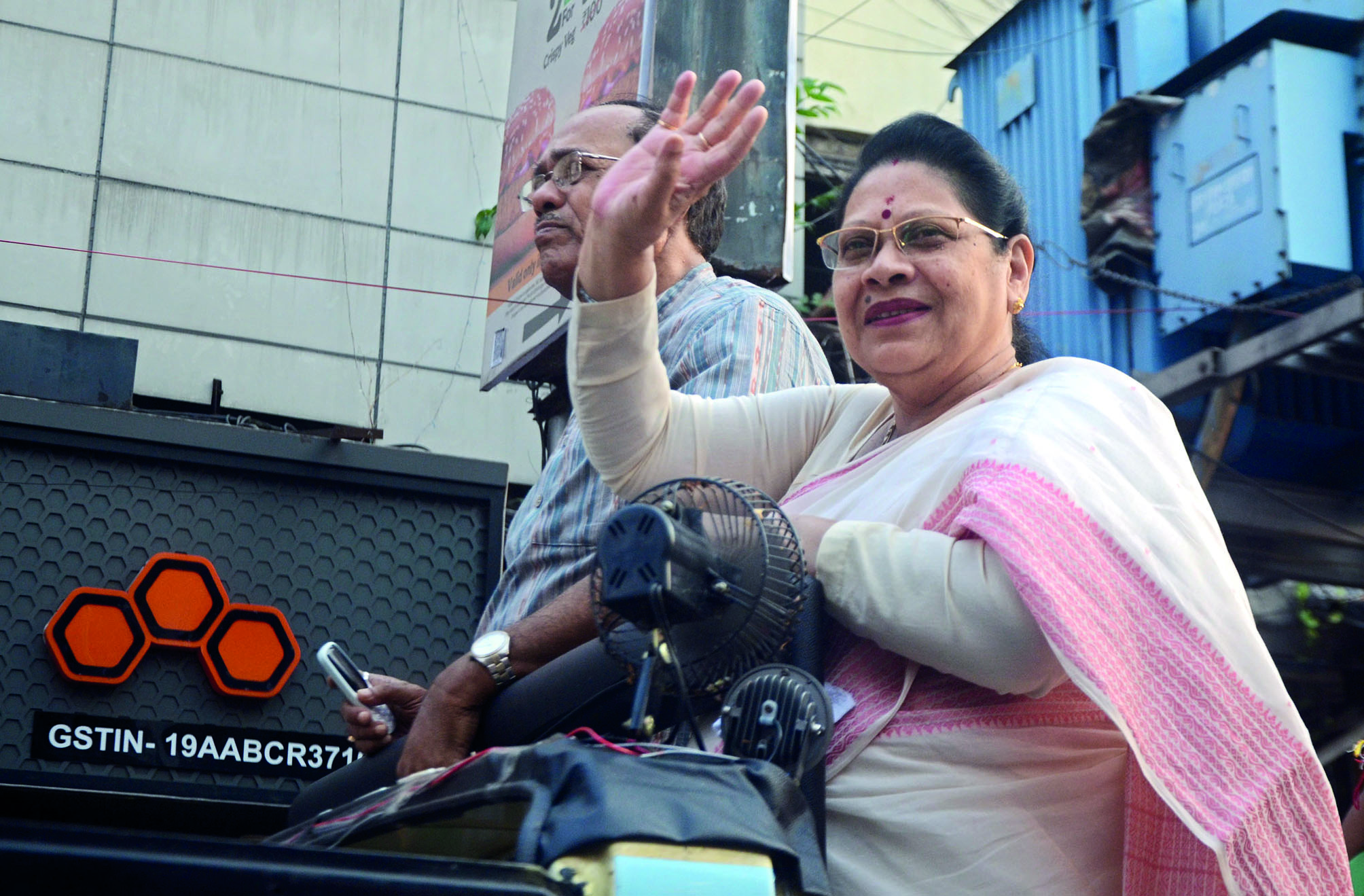 BJP may well be headed for a double whammy in South Kolkata LS seat BJP may well be headed for a double whammy in South Kolkata LS seat