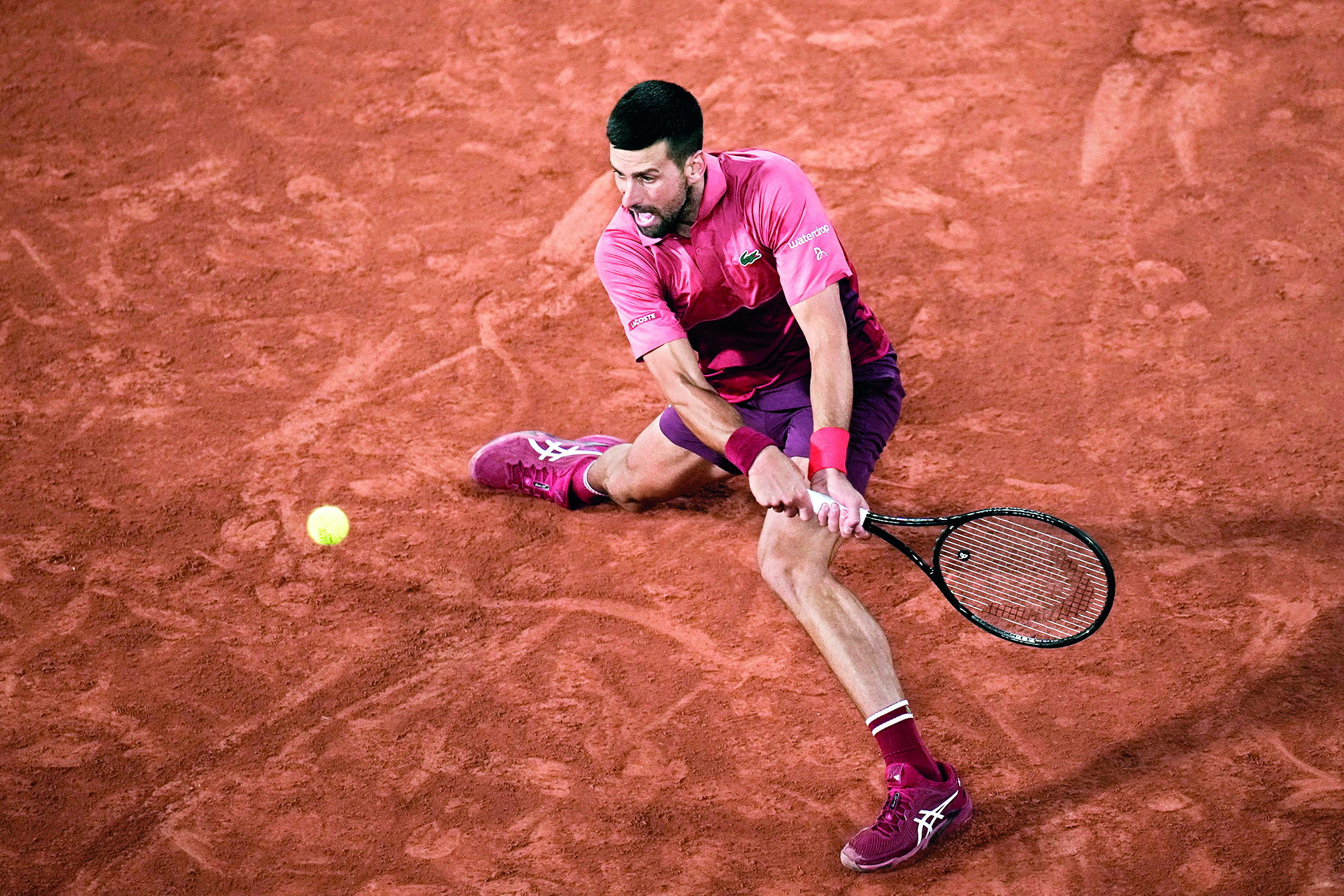 Djokovic beats Pierre-Hugues Herbert, sails into second round of French Open