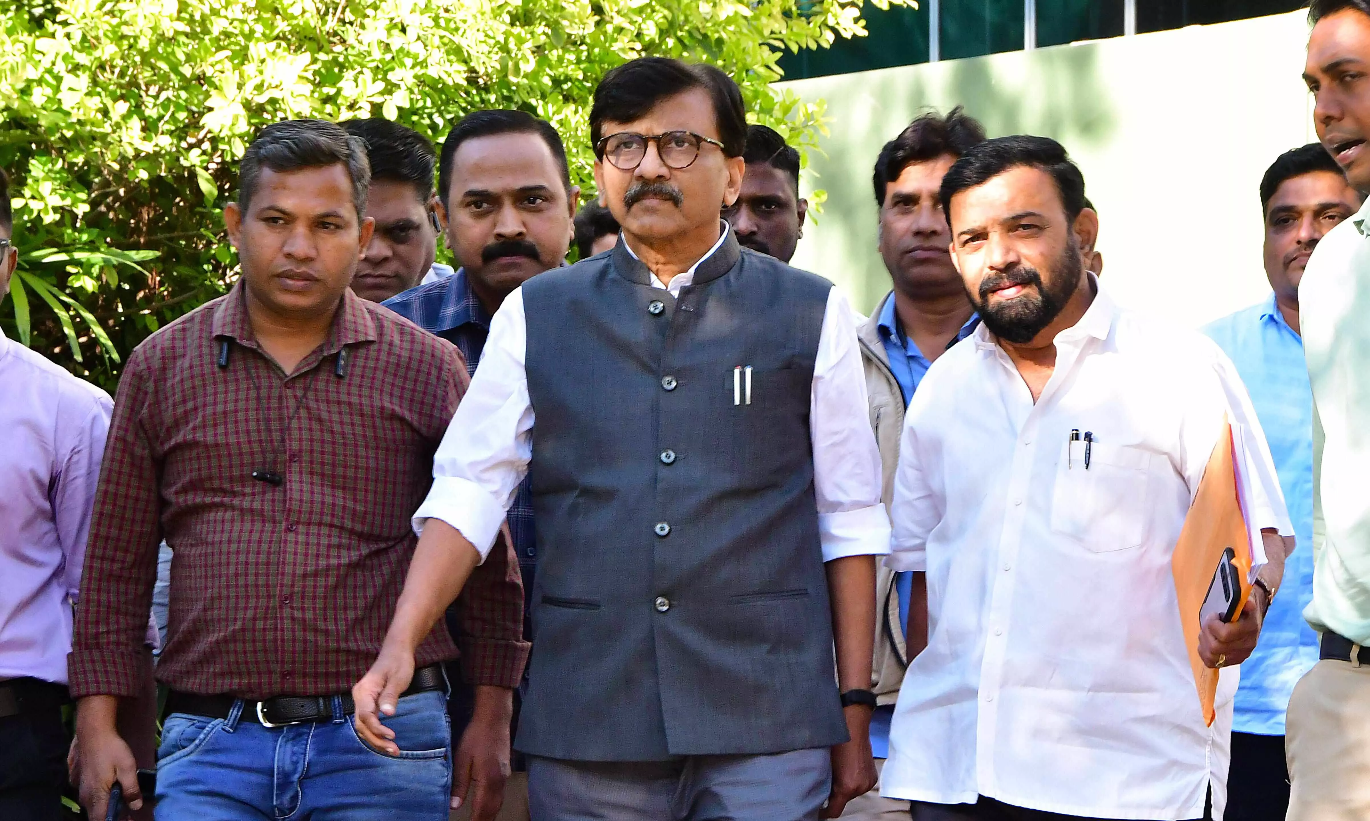 CM Shinde issues notice to Sanjay Raut over `defamatory article CM Shinde issues notice to Sanjay Raut over `defamatory article