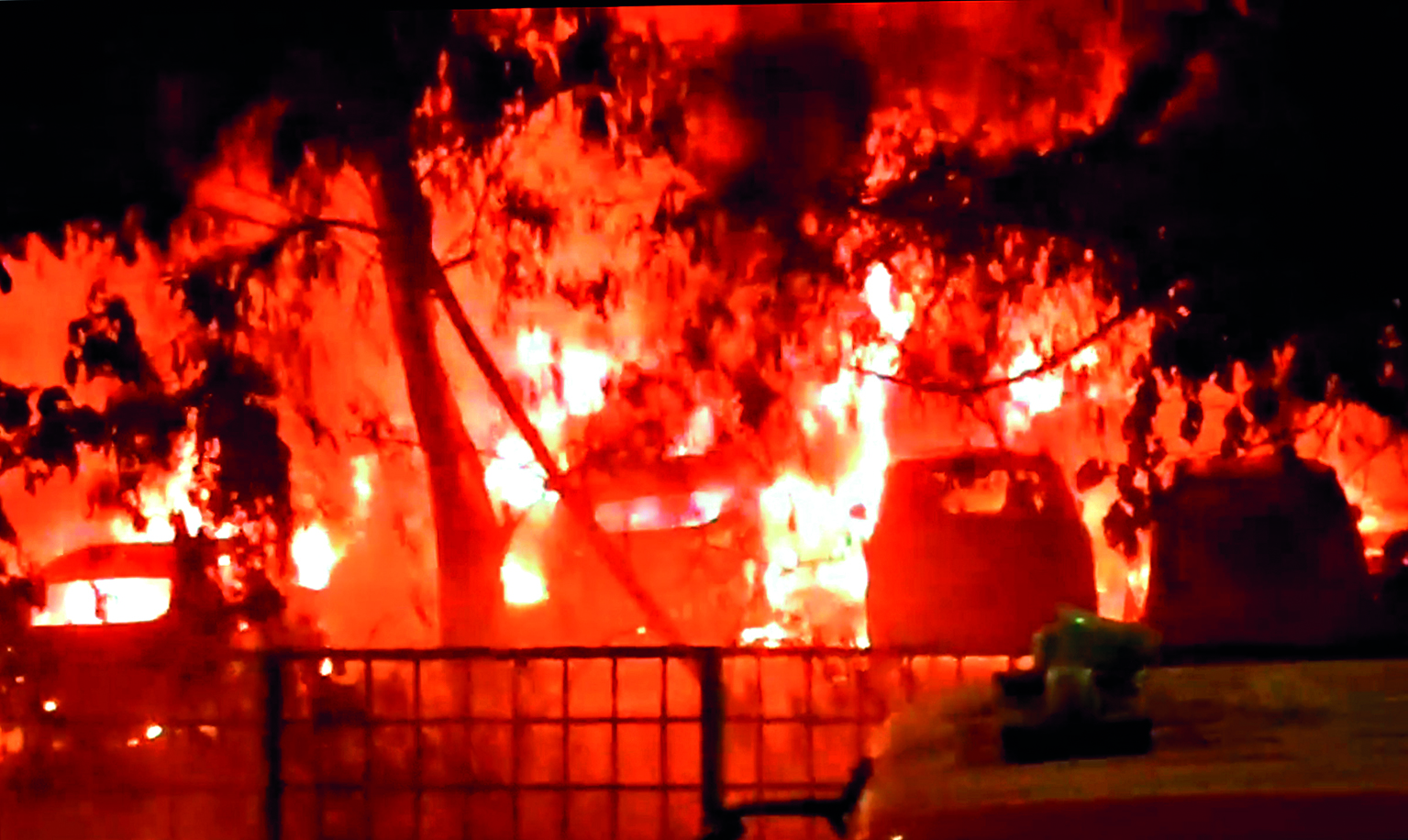 Five shops damaged in Chandni Chowk blaze, 16 cars gutted in E Delhi Five shops damaged in Chandni Chowk blaze, 16 cars gutted in E Delhi