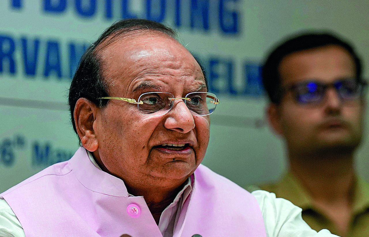 Heatwave: L-G orders paid break for labourers, calls CM insensitive