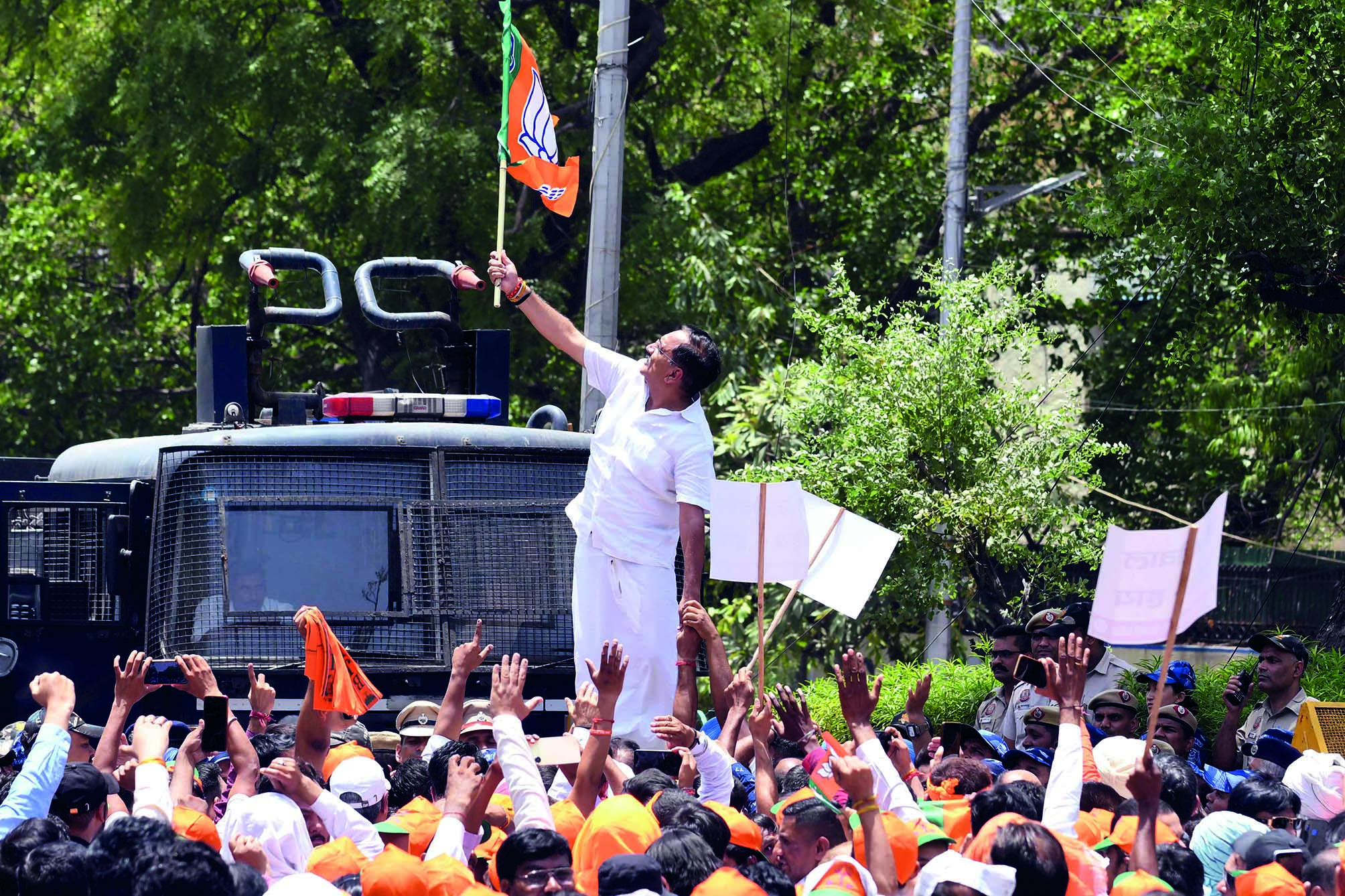 CM seeks BJP’s help; L-G blames AAP govt for ‘mismanagement’