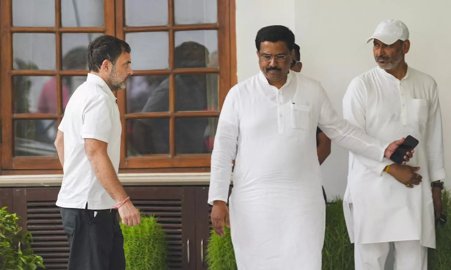 INDIA bloc leaders meet to discuss strategy for counting of votes, TMC and PDP skip