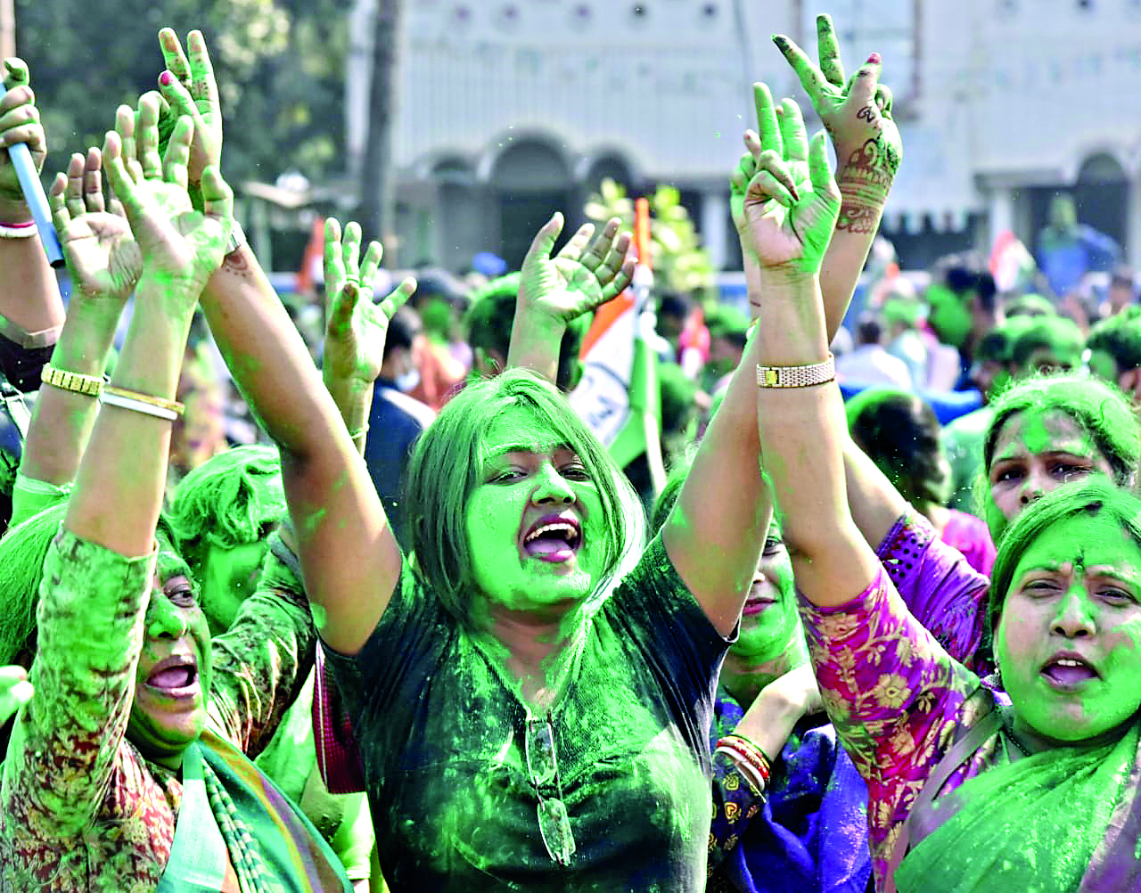 Balurghat traders stock up on abir for celebrations after poll results