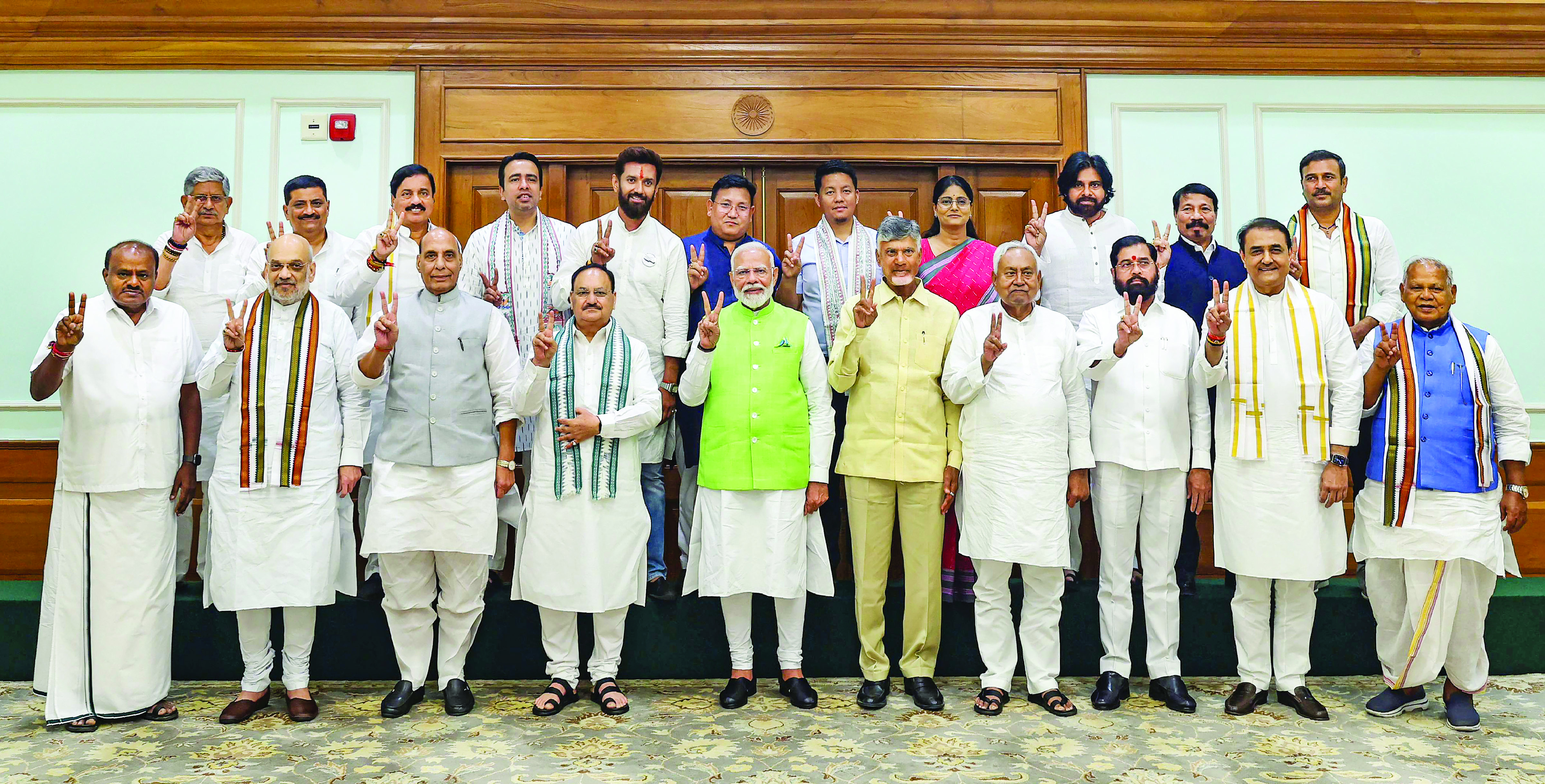 Naidu, Nitish sign support to BJP, govt formation likely on Saturday Naidu, Nitish sign support to BJP, govt formation likely on Saturday