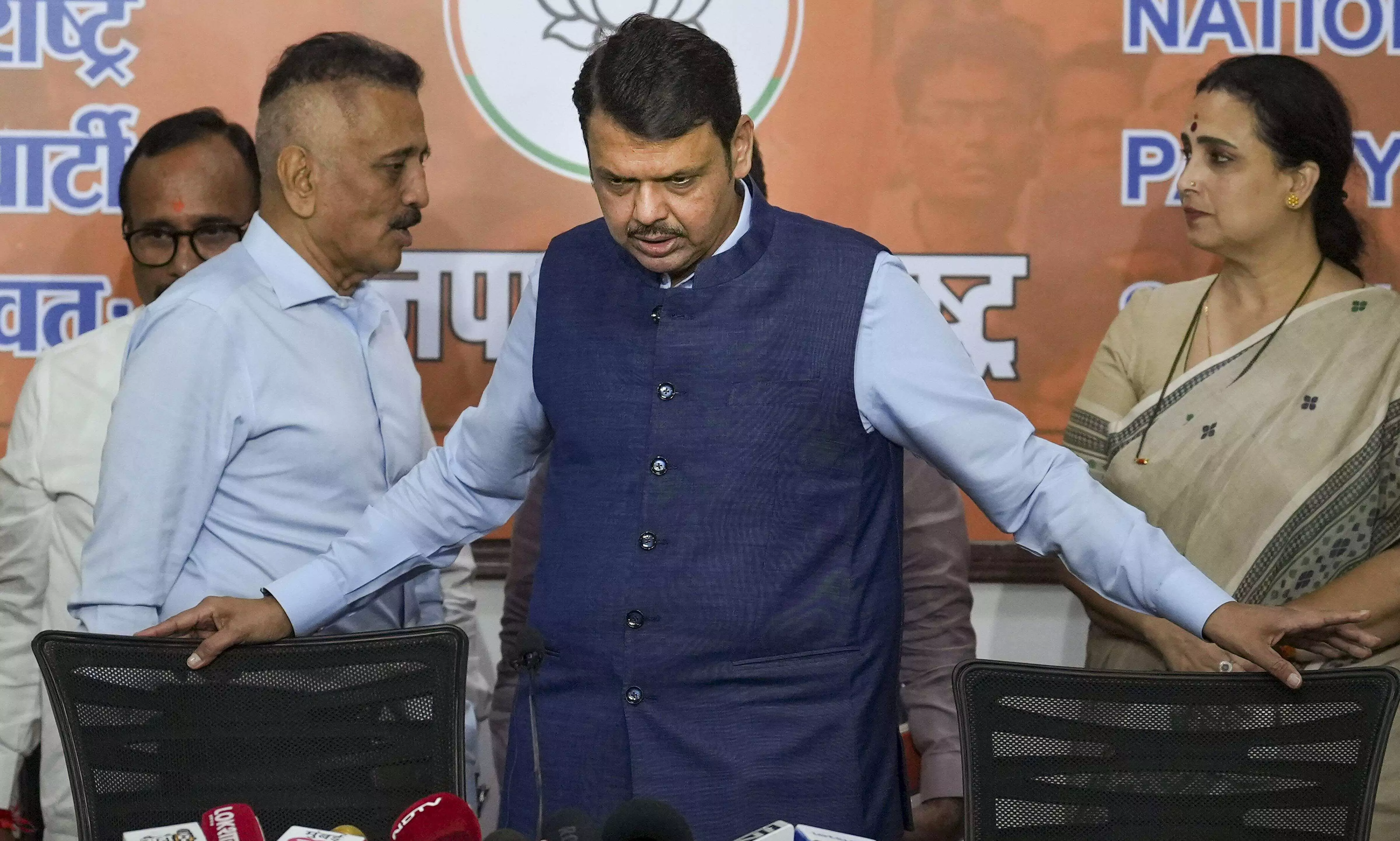 Fadnavis offers resignation as Maharashtra deputy CM after Maharashtra polls blow Fadnavis offers resignation as Maharashtra deputy CM after Maharashtra polls blow