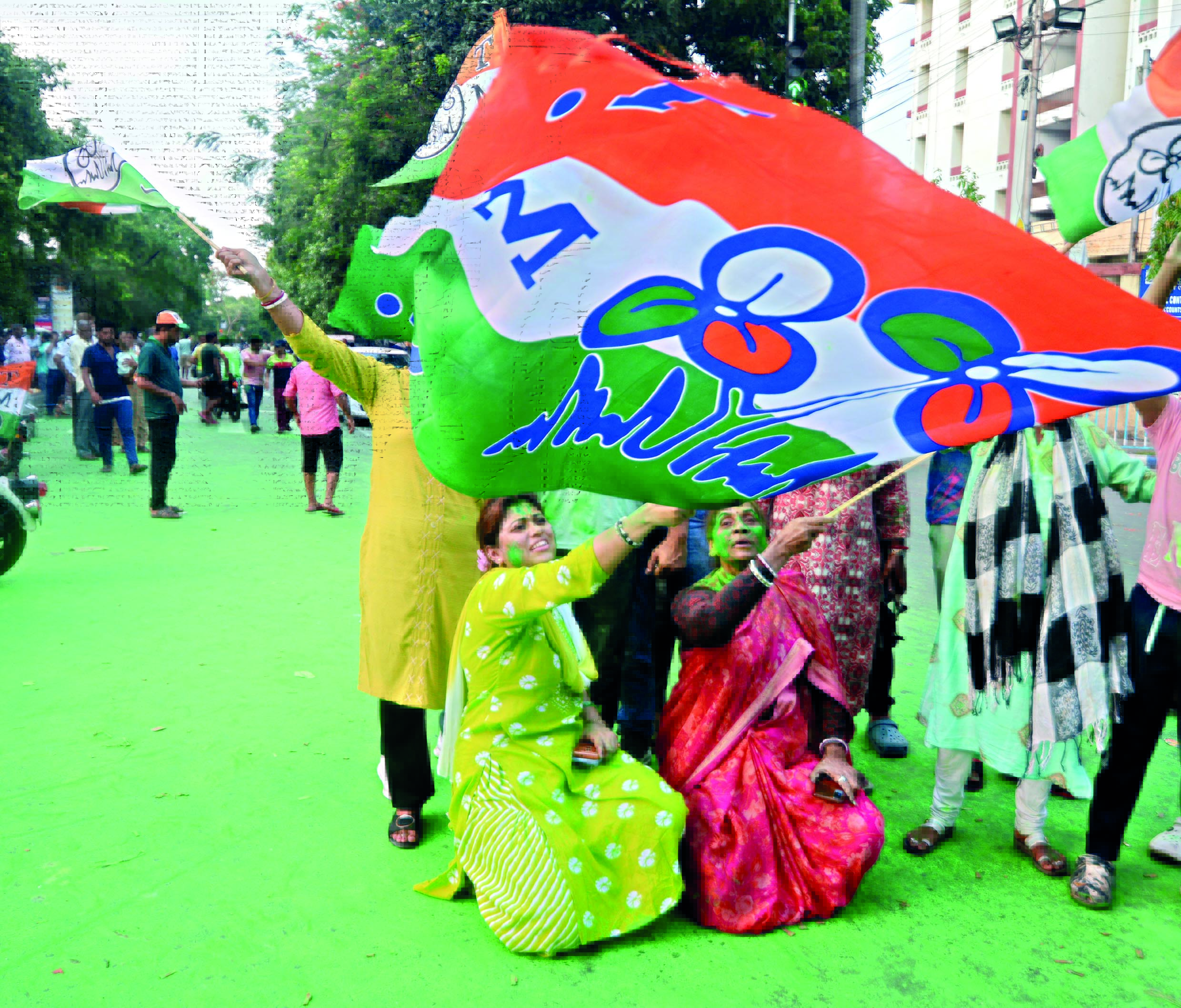 Trinamool dominates postal ballot voting, wins 26 out of 42 Parl seats