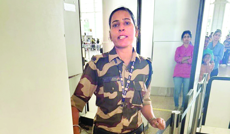 CISF constable suspended, held for allegedly slapping Kangana