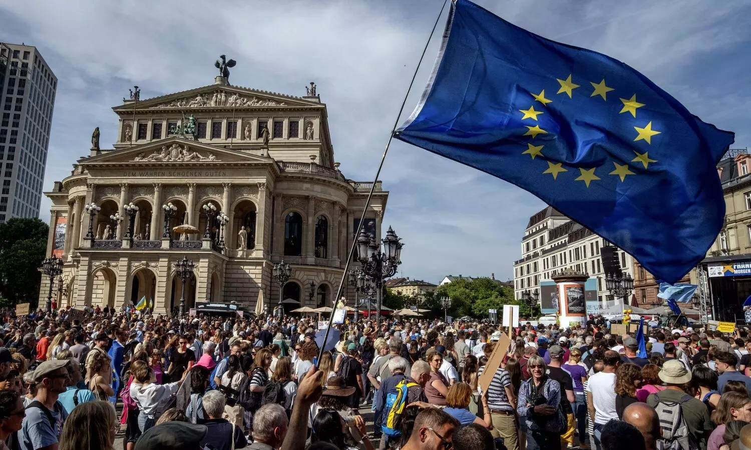 Polls open in 20 EU countries as voting for the European Parliament enters its final day