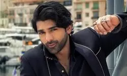 Taha Shah Badussha reveals he ran behind Karan Johar’s car Taha Shah Badussha reveals he ran behind Karan Johar’s car