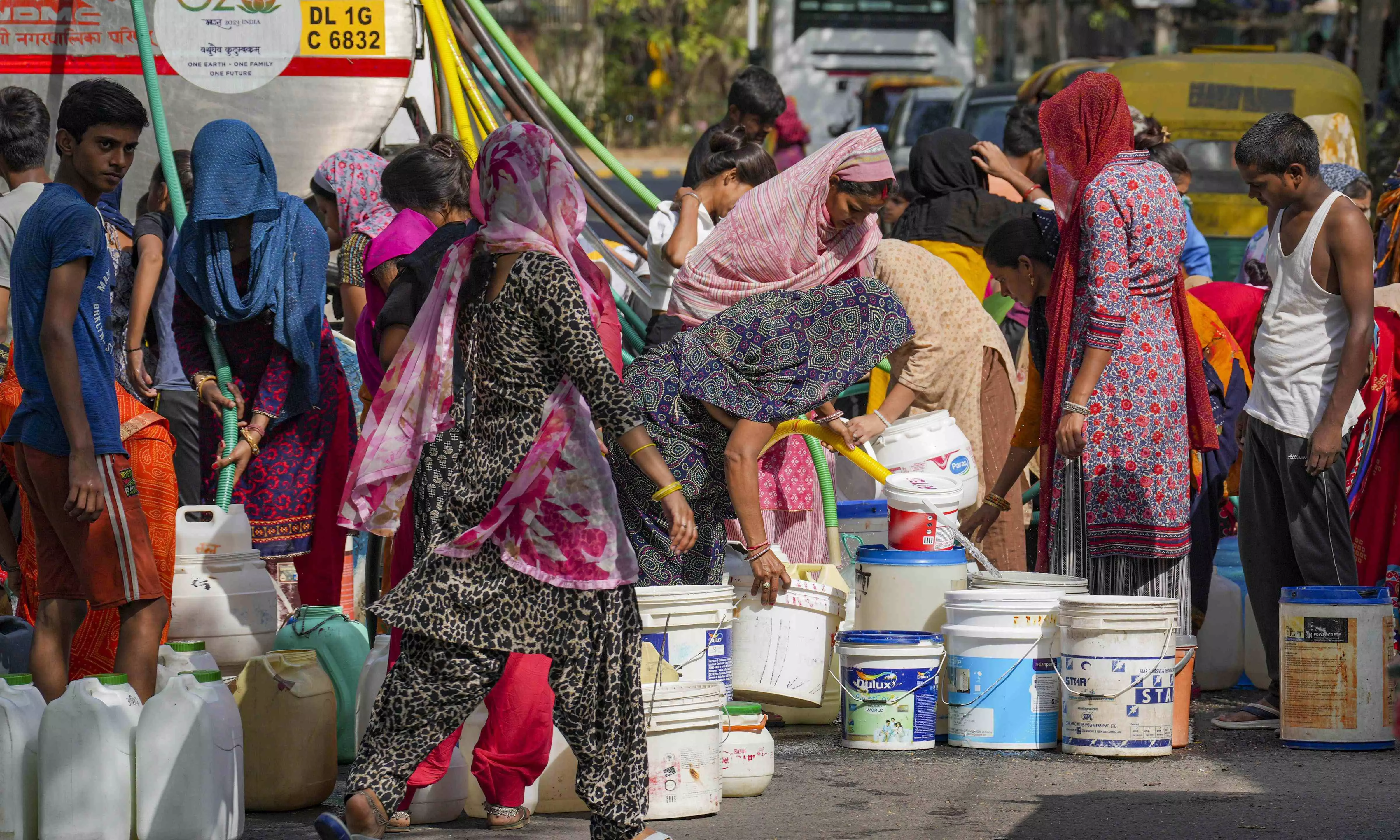 SC warns Delhi Govt; Rectify water scarcity plea defects SC warns Delhi Govt; Rectify water scarcity plea defects