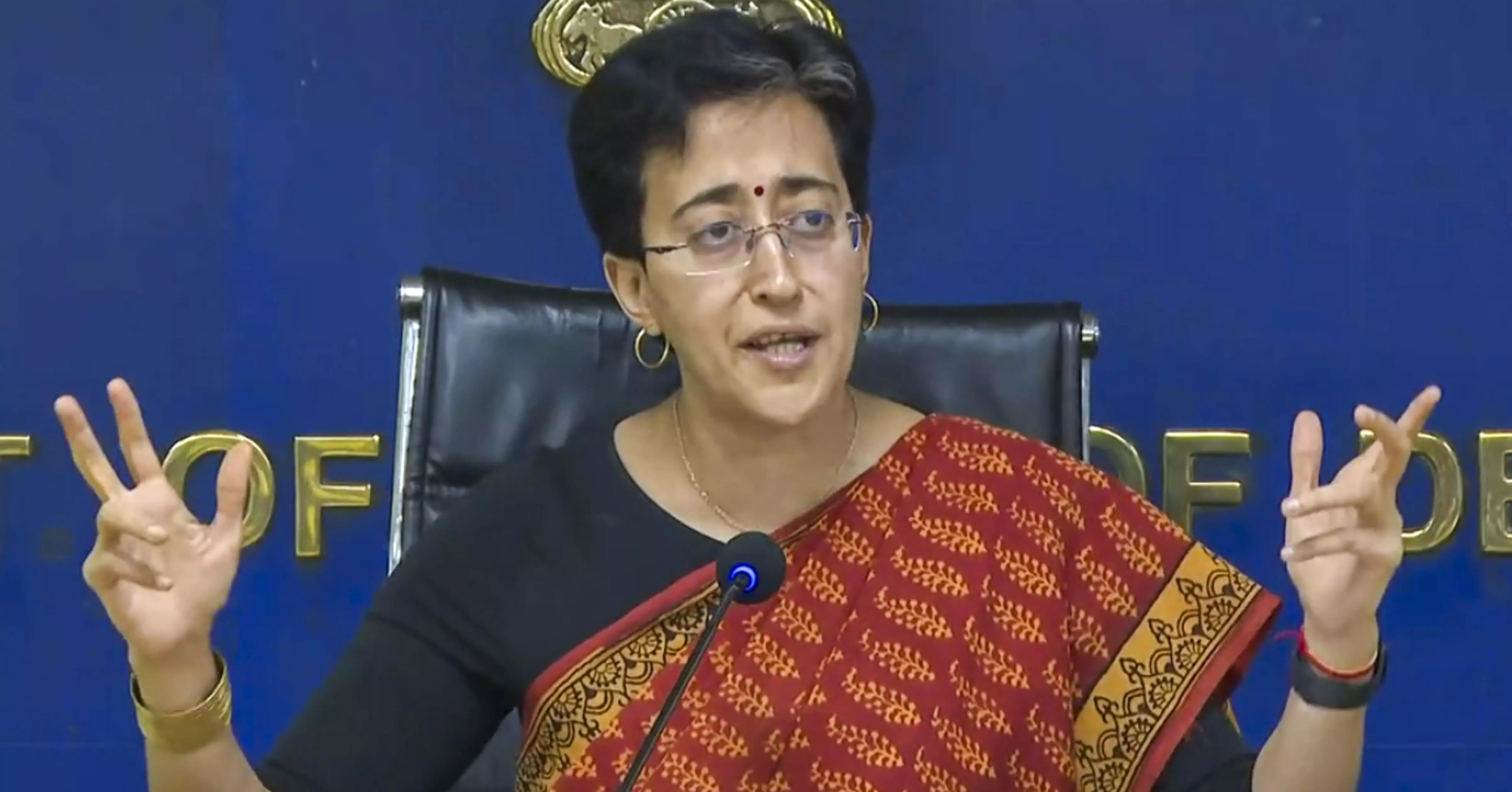 Protest outside Atishi’s residence for Rs 1000 honorarium to women Protest outside Atishi’s residence for Rs 1000 honorarium to women