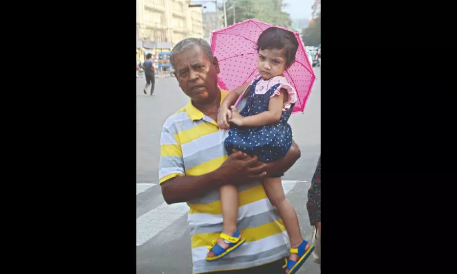 Heatwave conditions will prevail in several western districts: MeT Heatwave conditions will prevail in several western districts: MeT