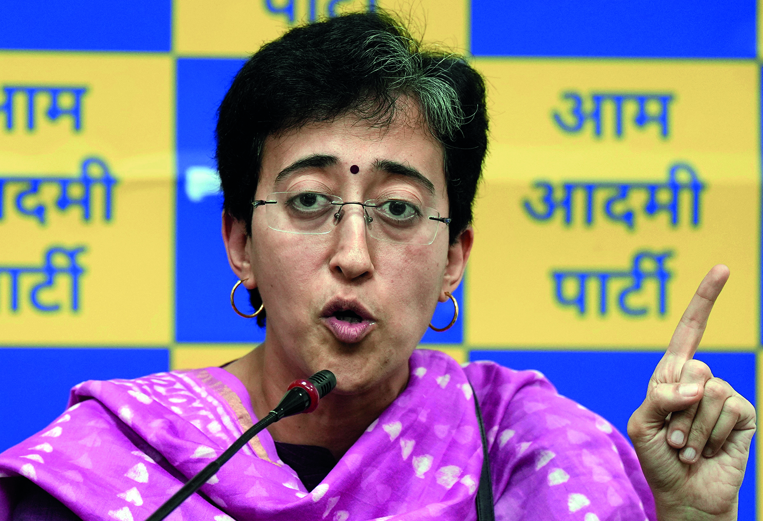 Min writes to L-G, alleges collusion by senior officers with tanker mafia Min writes to L-G, alleges collusion by senior officers with tanker mafia