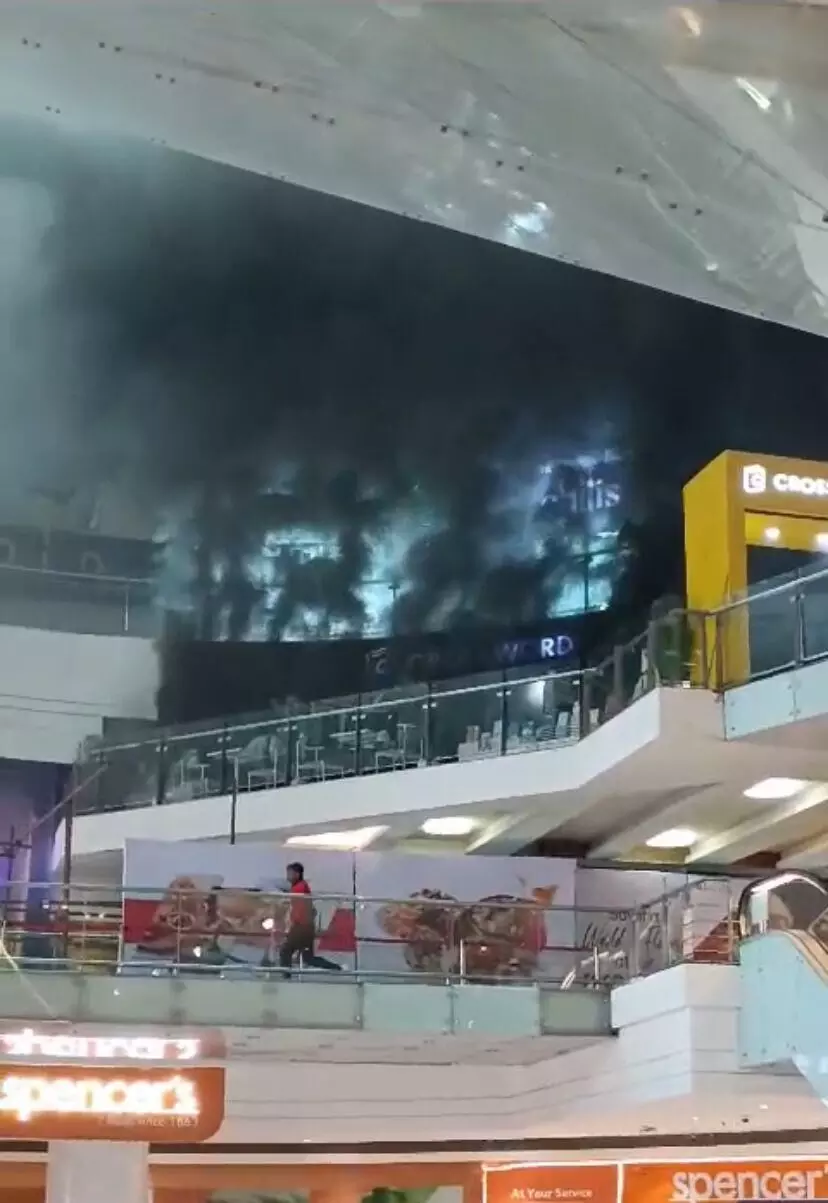 Massive fire at shopping mall in Kolkata Massive fire at shopping mall in Kolkata