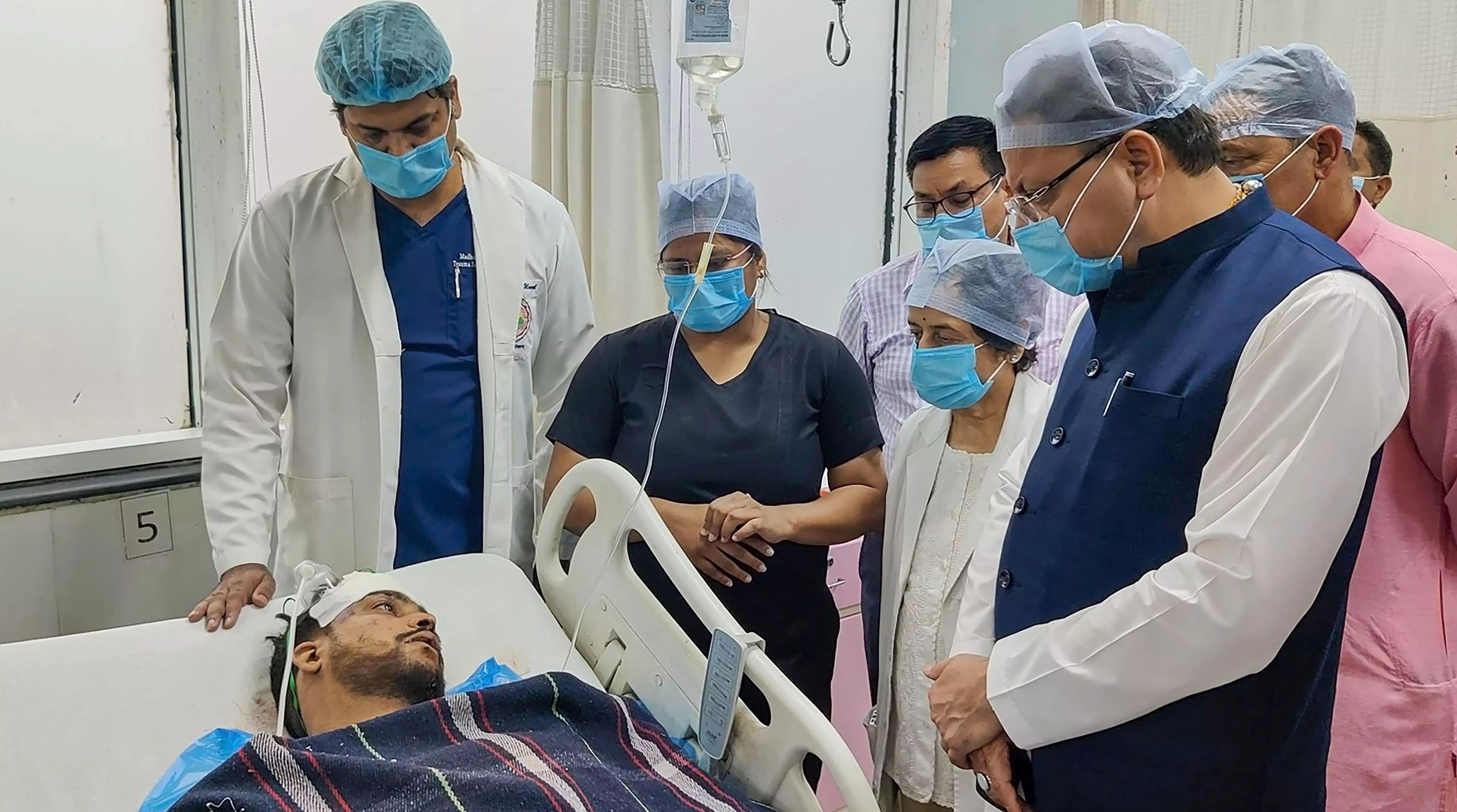 12 killed, 14 injured as tempo traveller carrying tourists falls into Alaknanda river 12 killed, 14 injured as tempo traveller carrying tourists falls into Alaknanda river