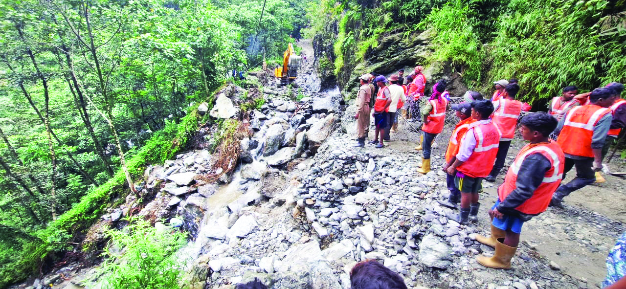 Air evacuation of stranded tourists called off due to inclement weather