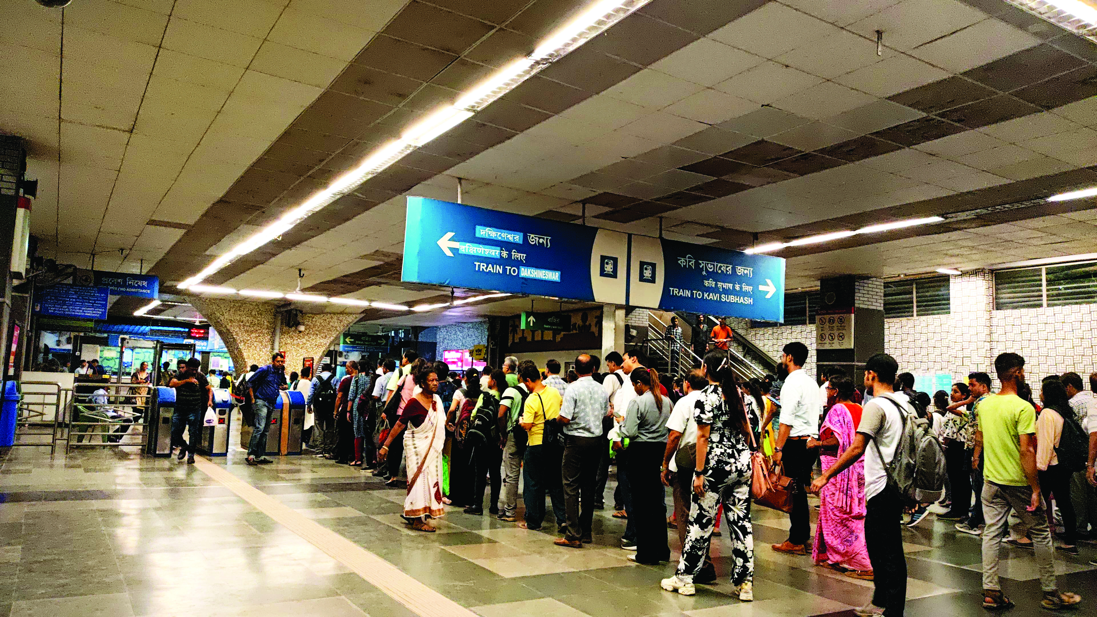 New LED lights being installed at Metro stations in Blue Line