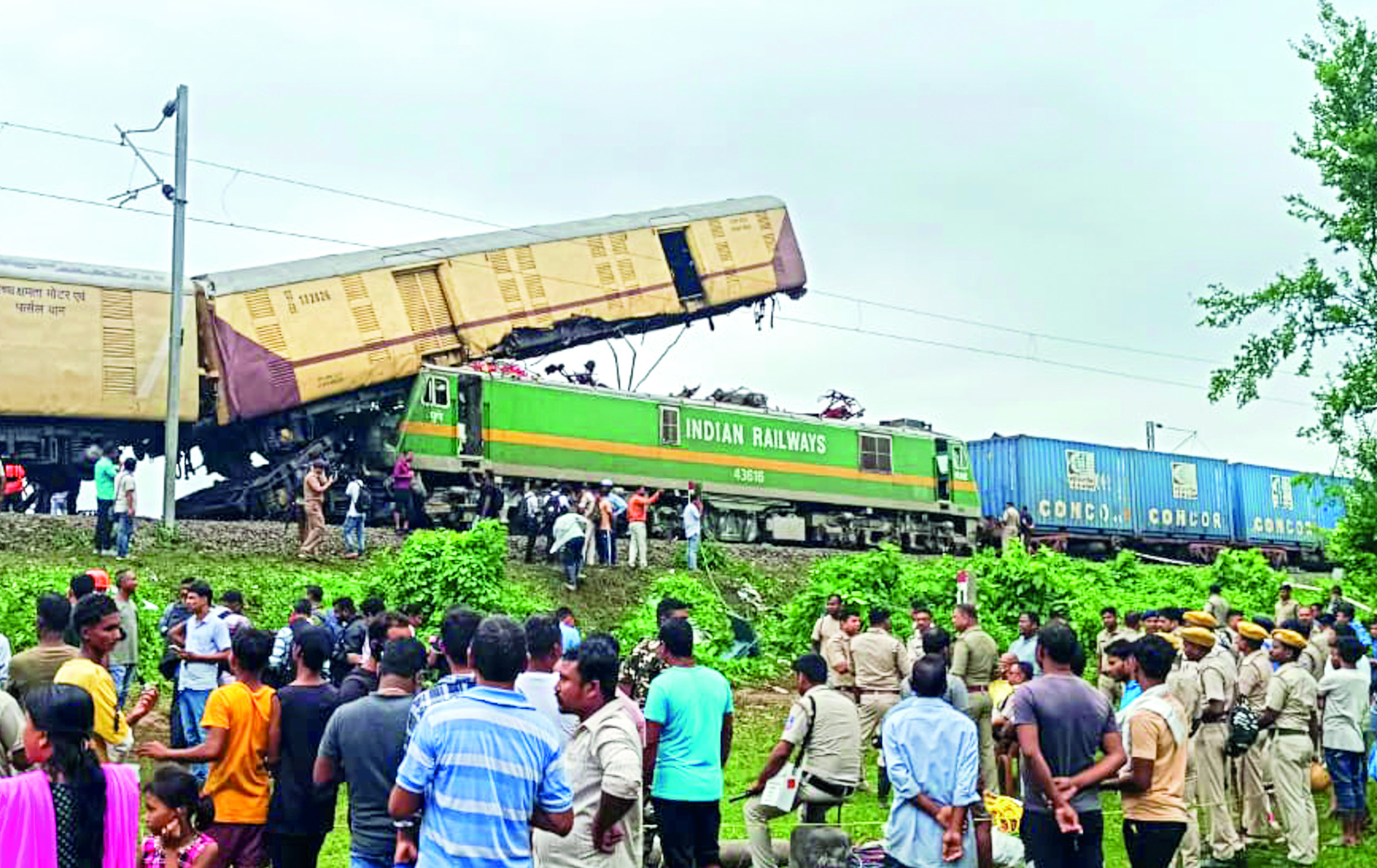 Goods train rams into Kanchanjungha   Express; about 10 dead, over 40 hurt
