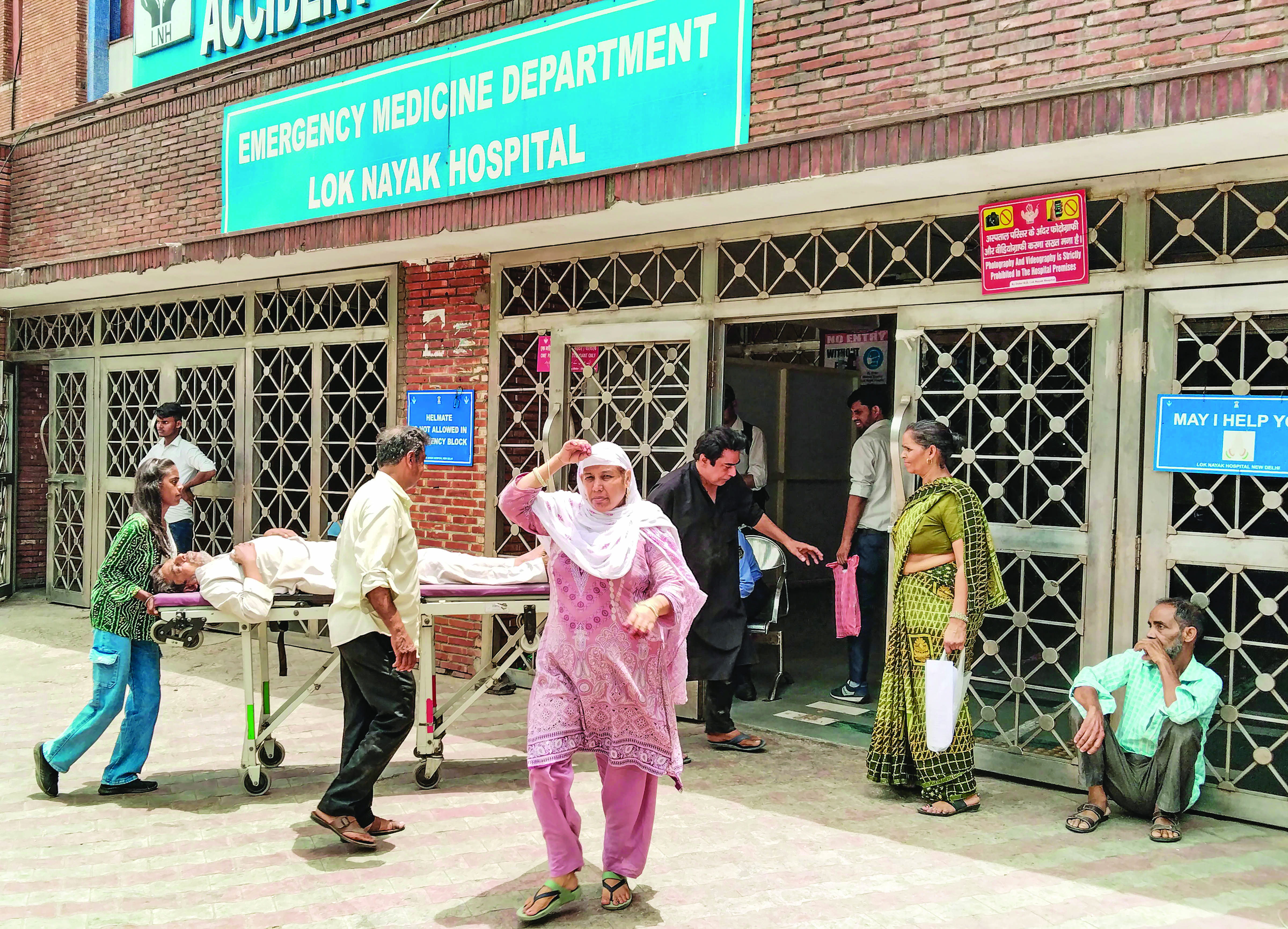 Delhi hosps overwhelmed as heatwave spurs surge in heatstroke cases, deaths Delhi hosps overwhelmed as heatwave spurs surge in heatstroke cases, deaths